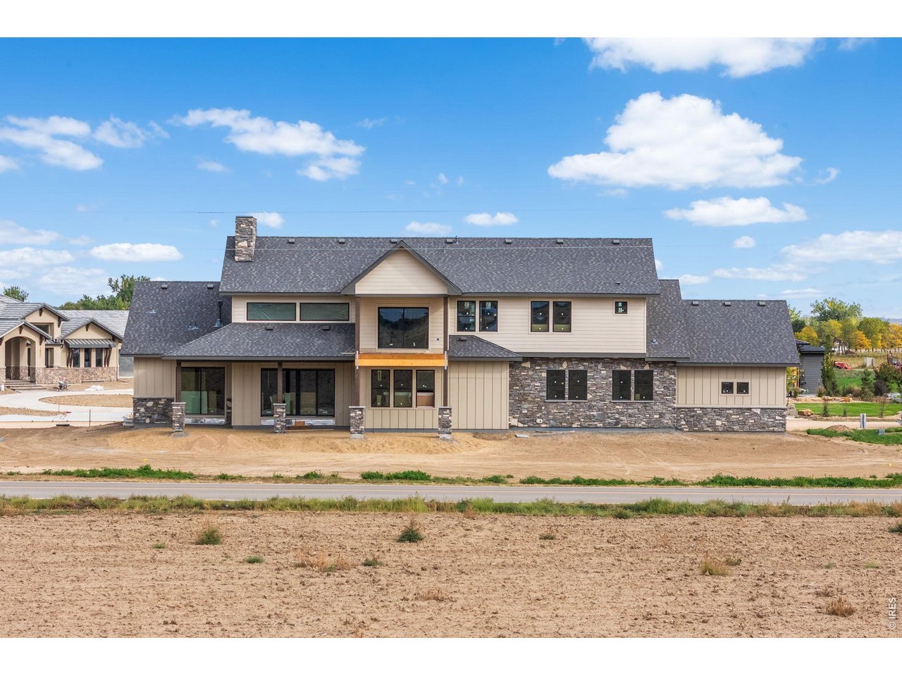 1850 Country Dr