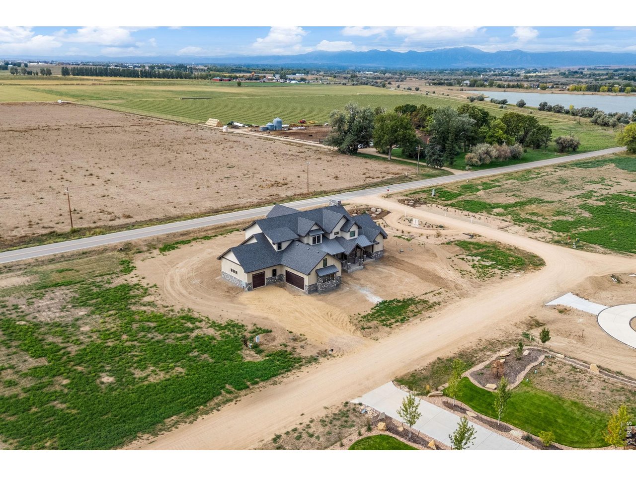 1850 Country Dr