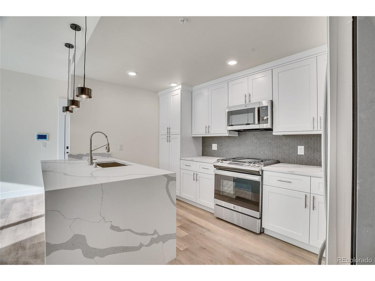 1304 Snowberry 102