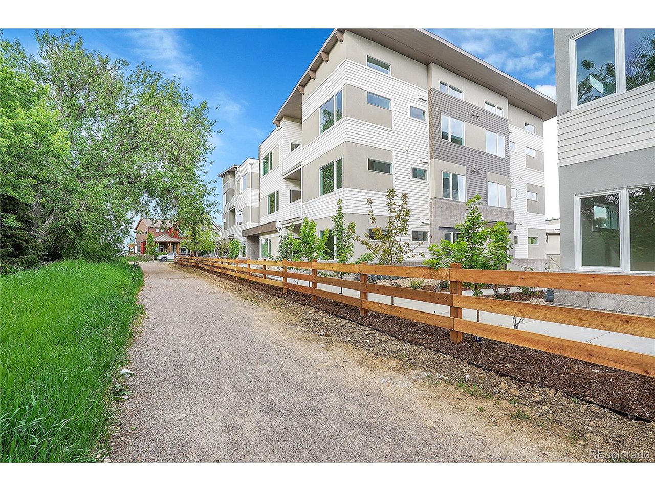 1304 Snowberry 102