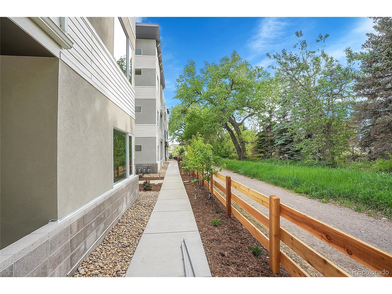 1304 Snowberry 102