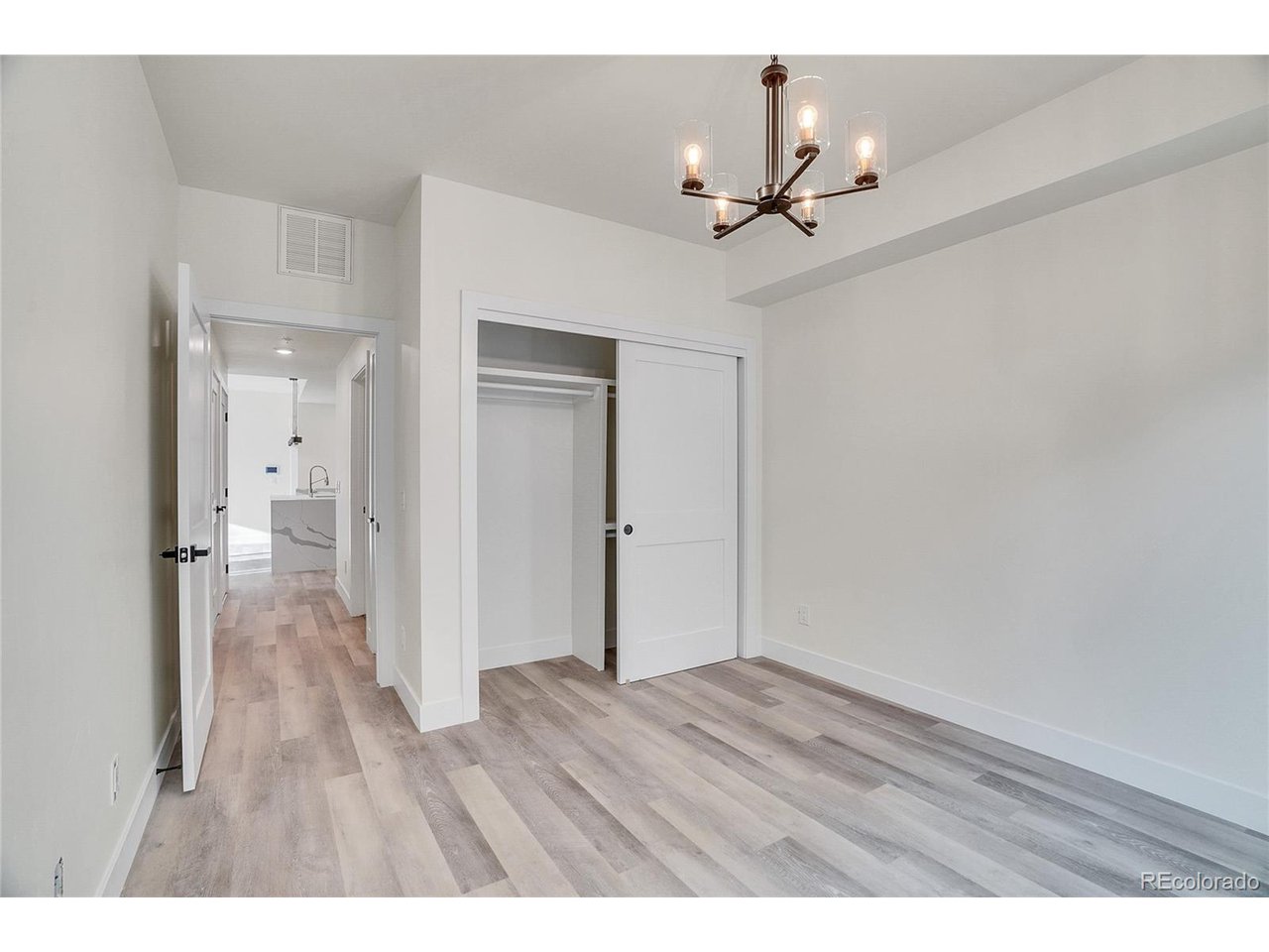 1304 Snowberry 102