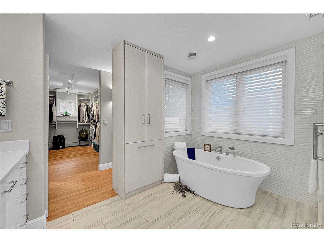 2558 Premier Pl