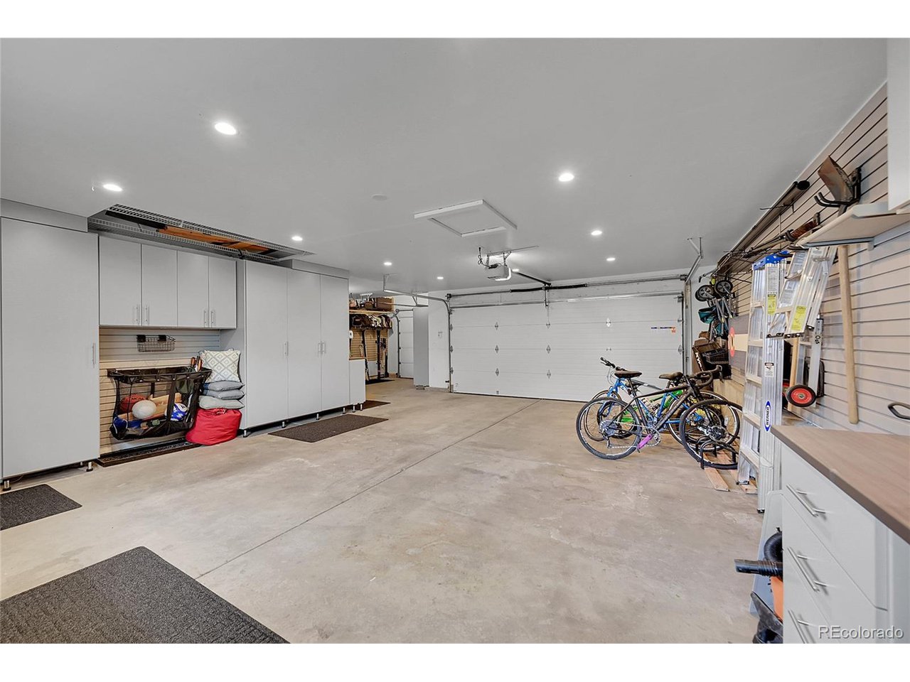 2558 Premier Pl