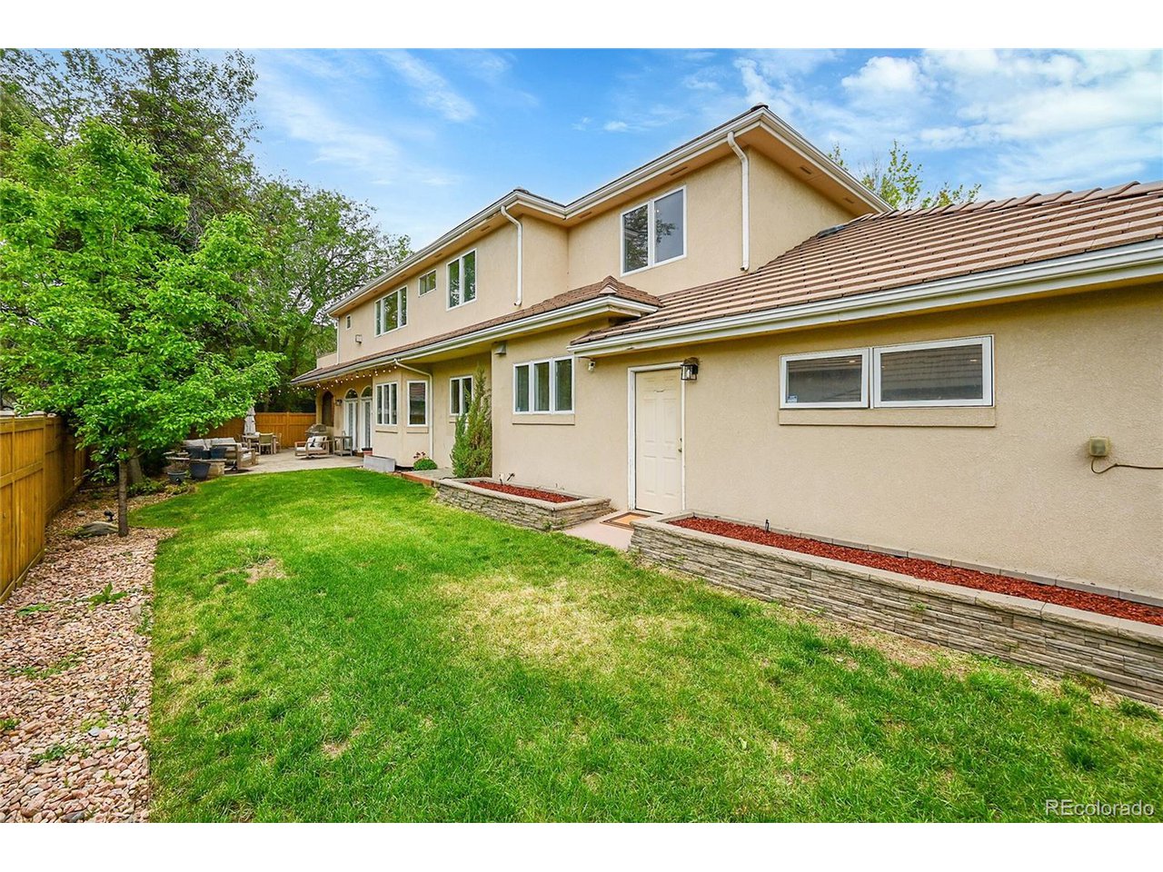 2558 Premier Pl