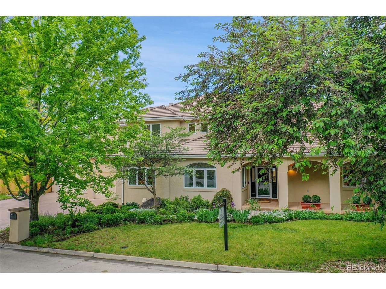 2558 Premier Pl