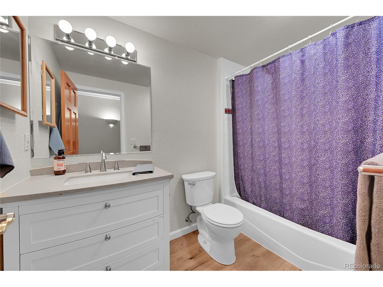 2558 Premier Pl