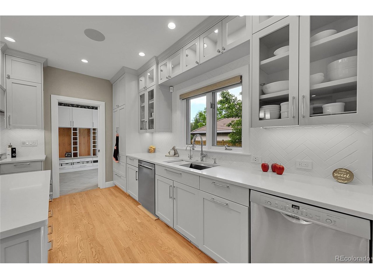 2558 Premier Pl
