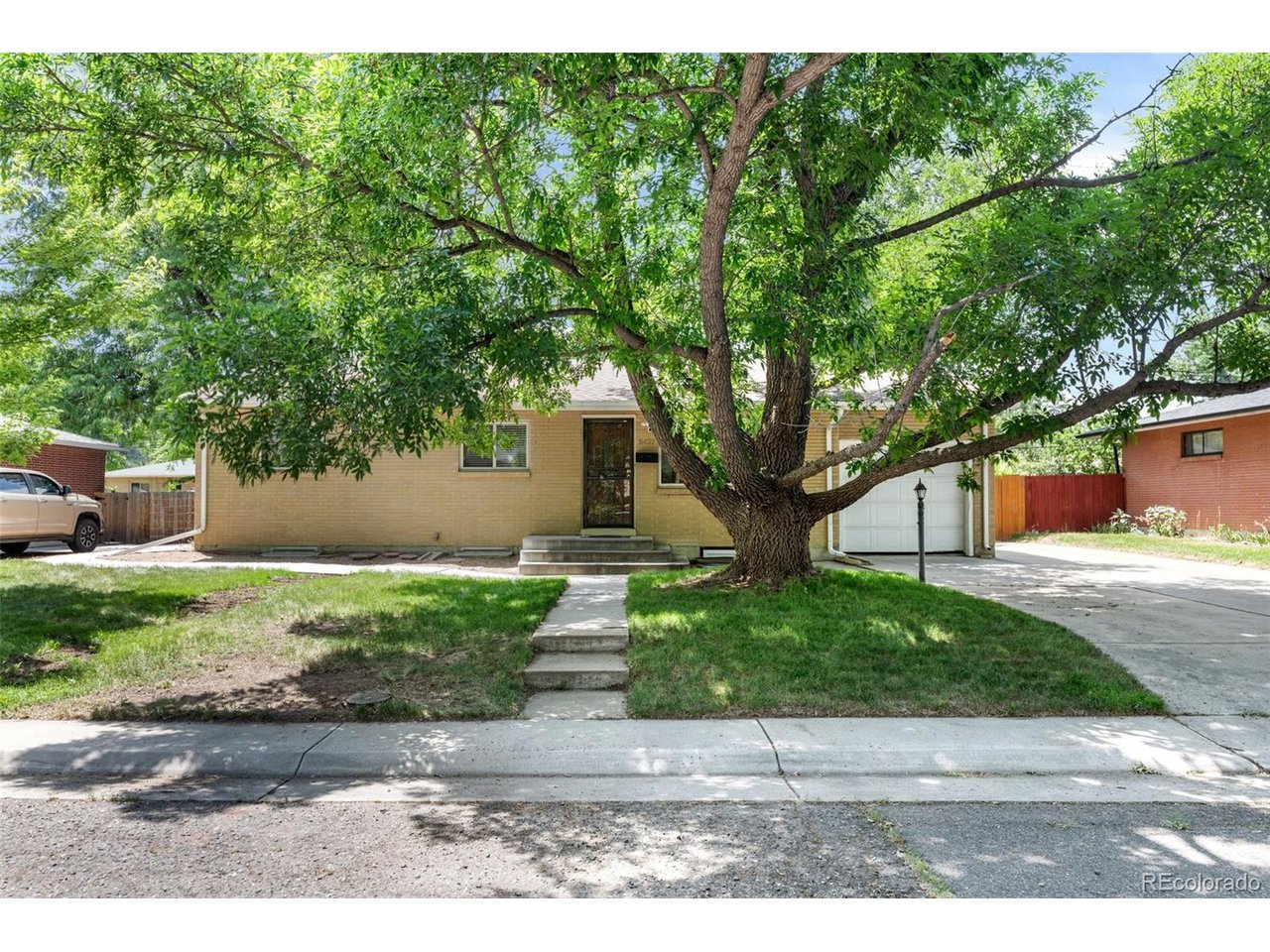 6421 Iris Ct
