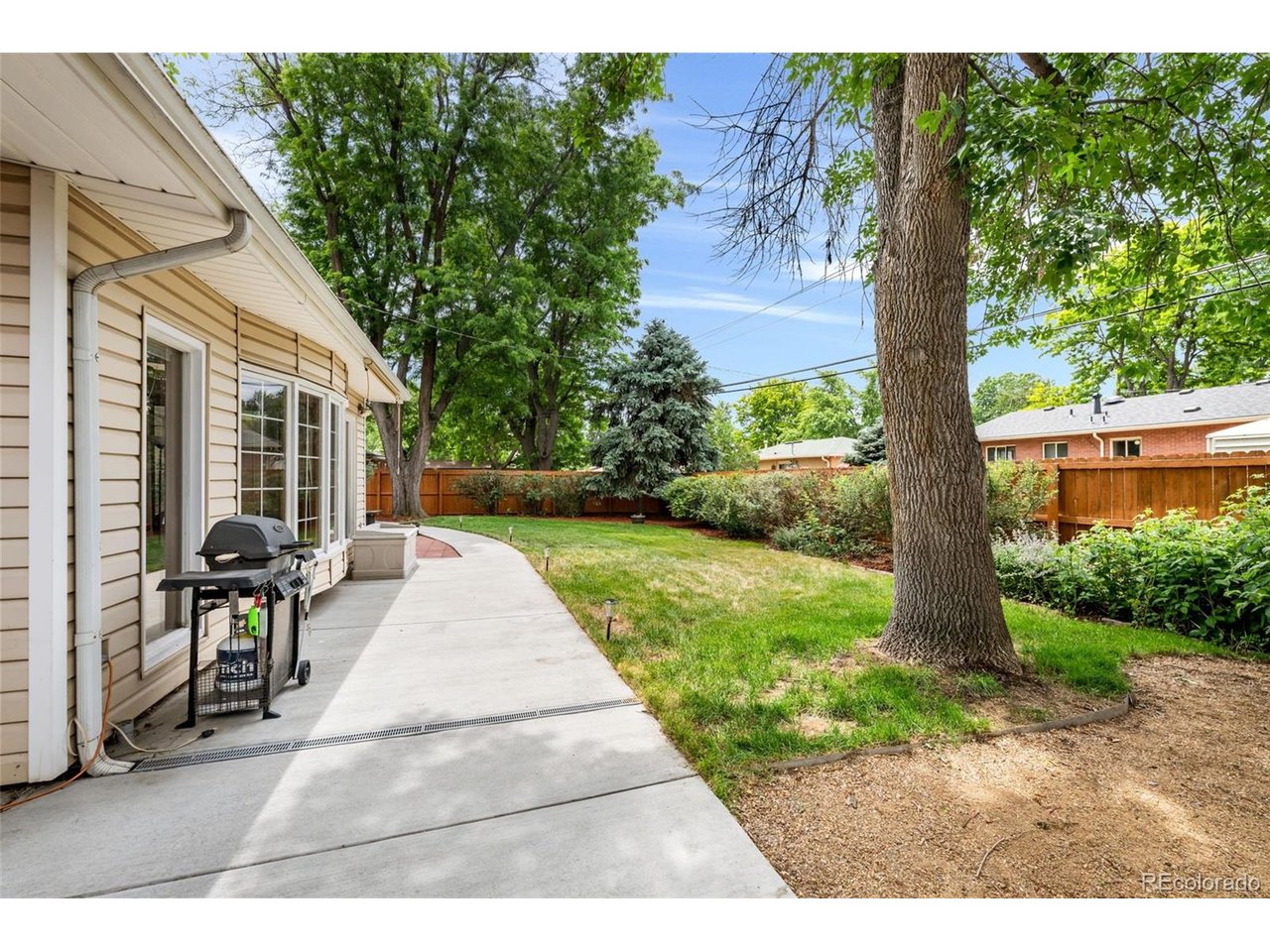 6421 Iris Ct