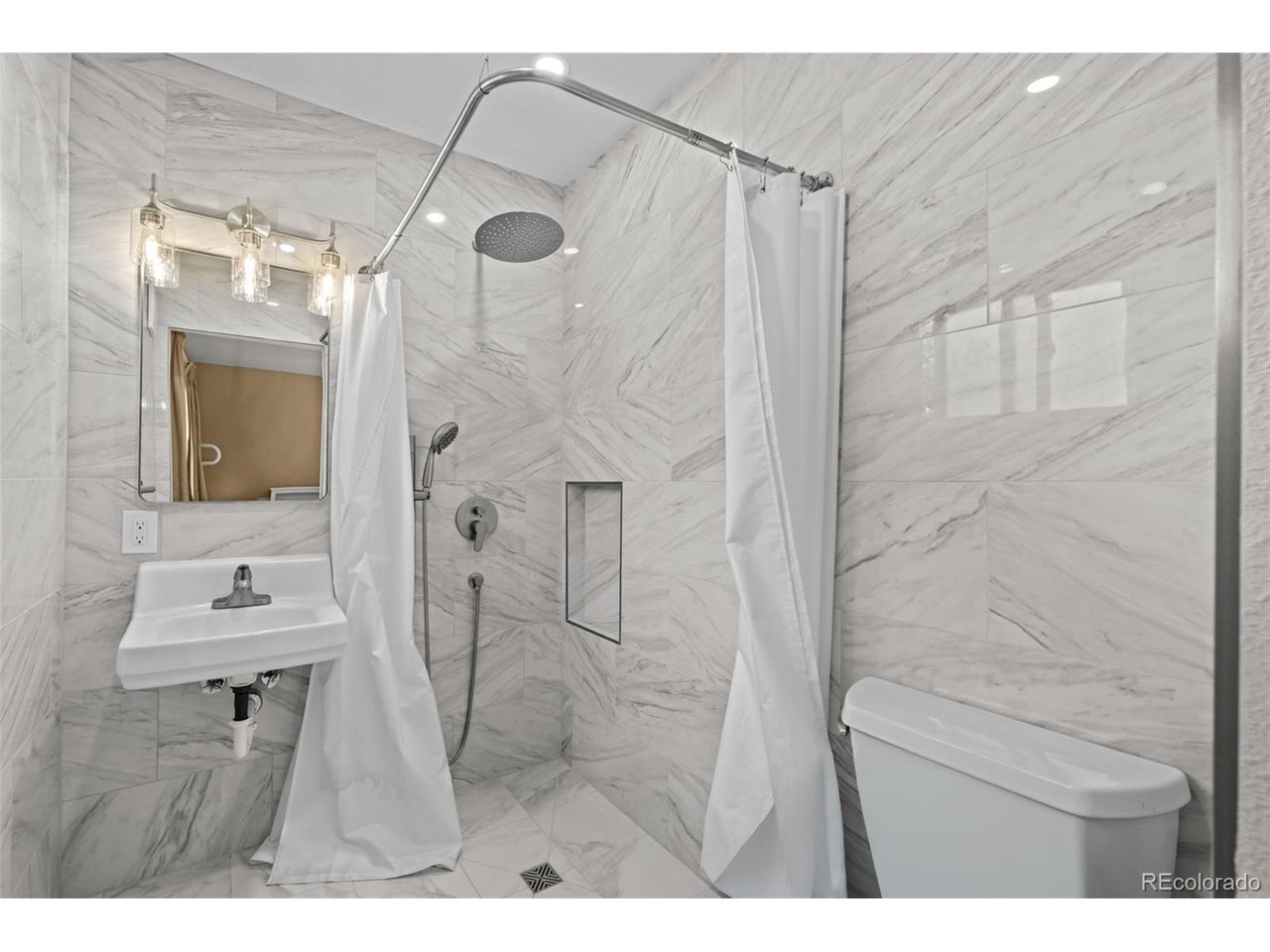6421 Iris Ct