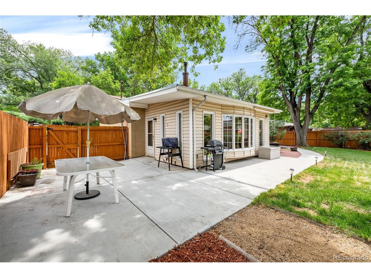 6421 Iris Ct