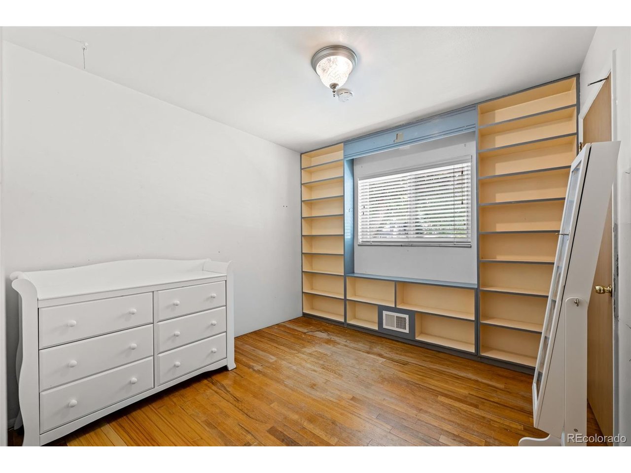6421 Iris Ct