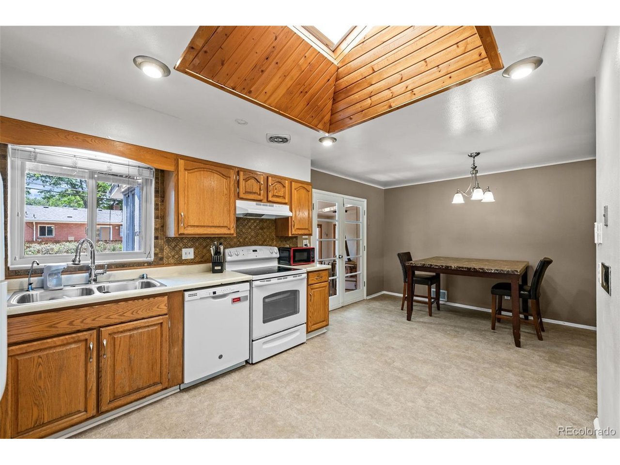 6421 Iris Ct