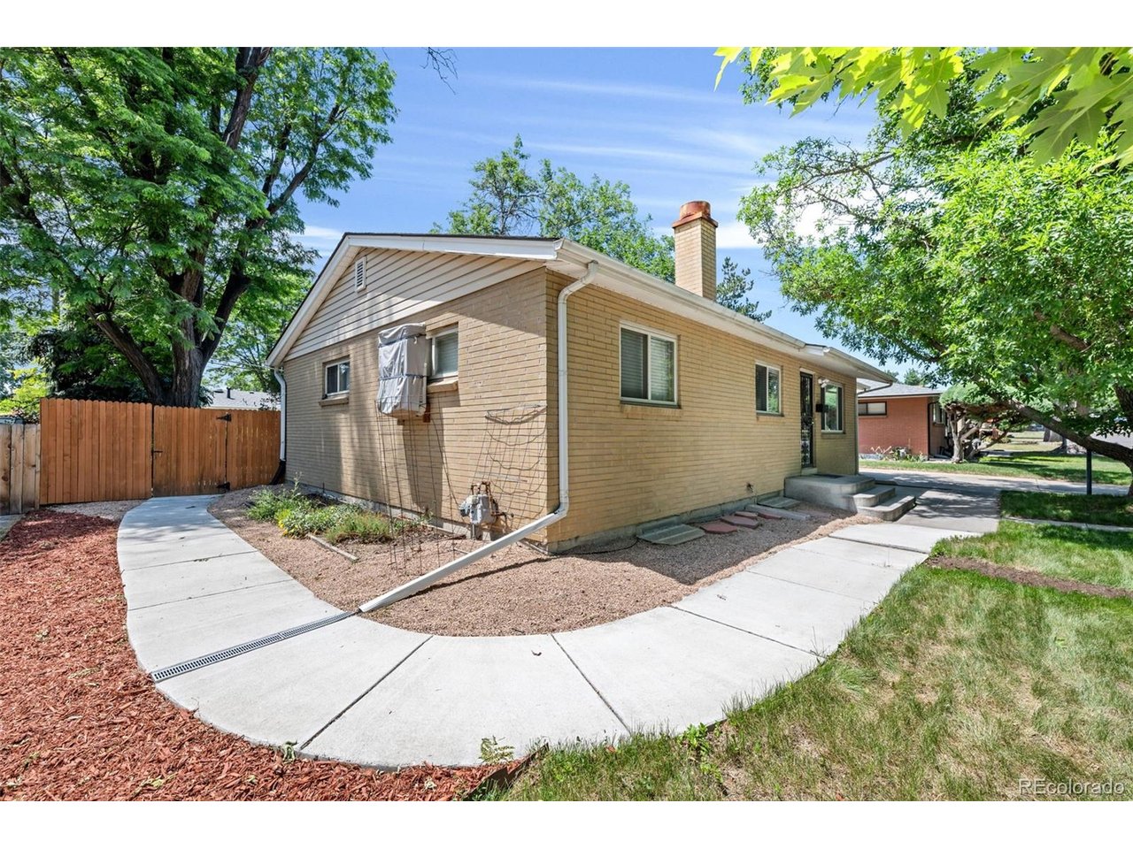 6421 Iris Ct