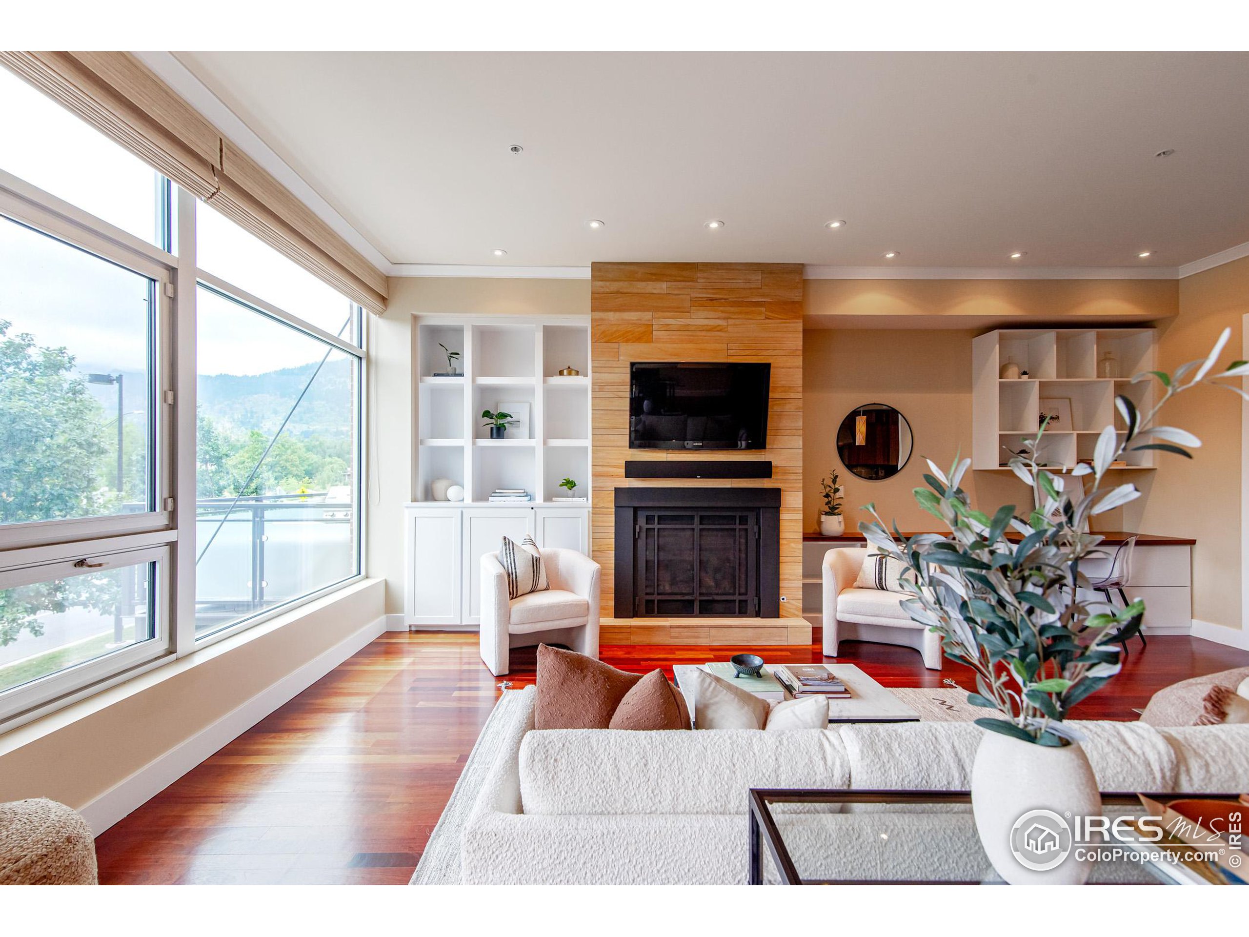 1155 Canyon Blvd Unit: 202