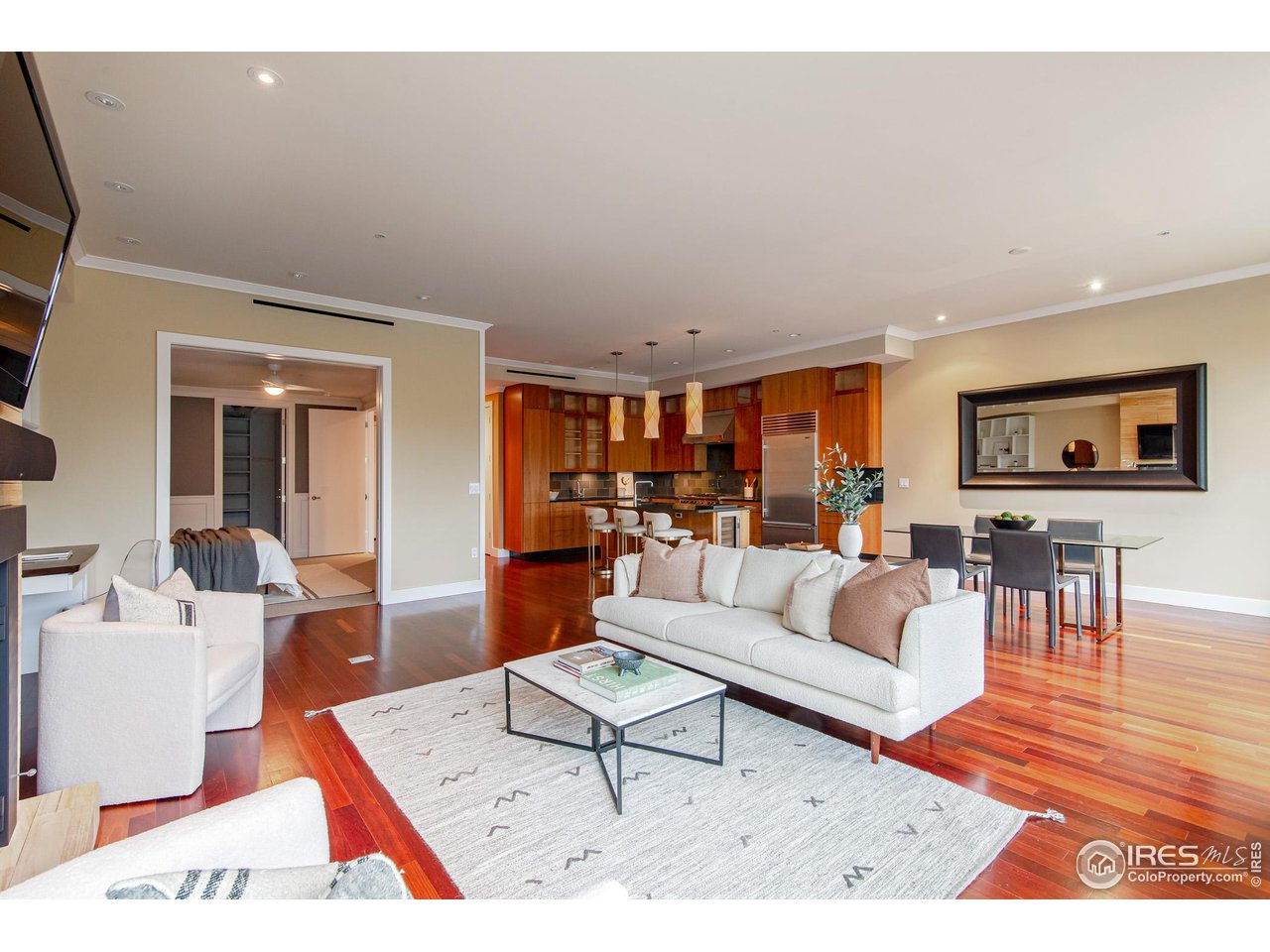 1155 Canyon Blvd Unit: 202