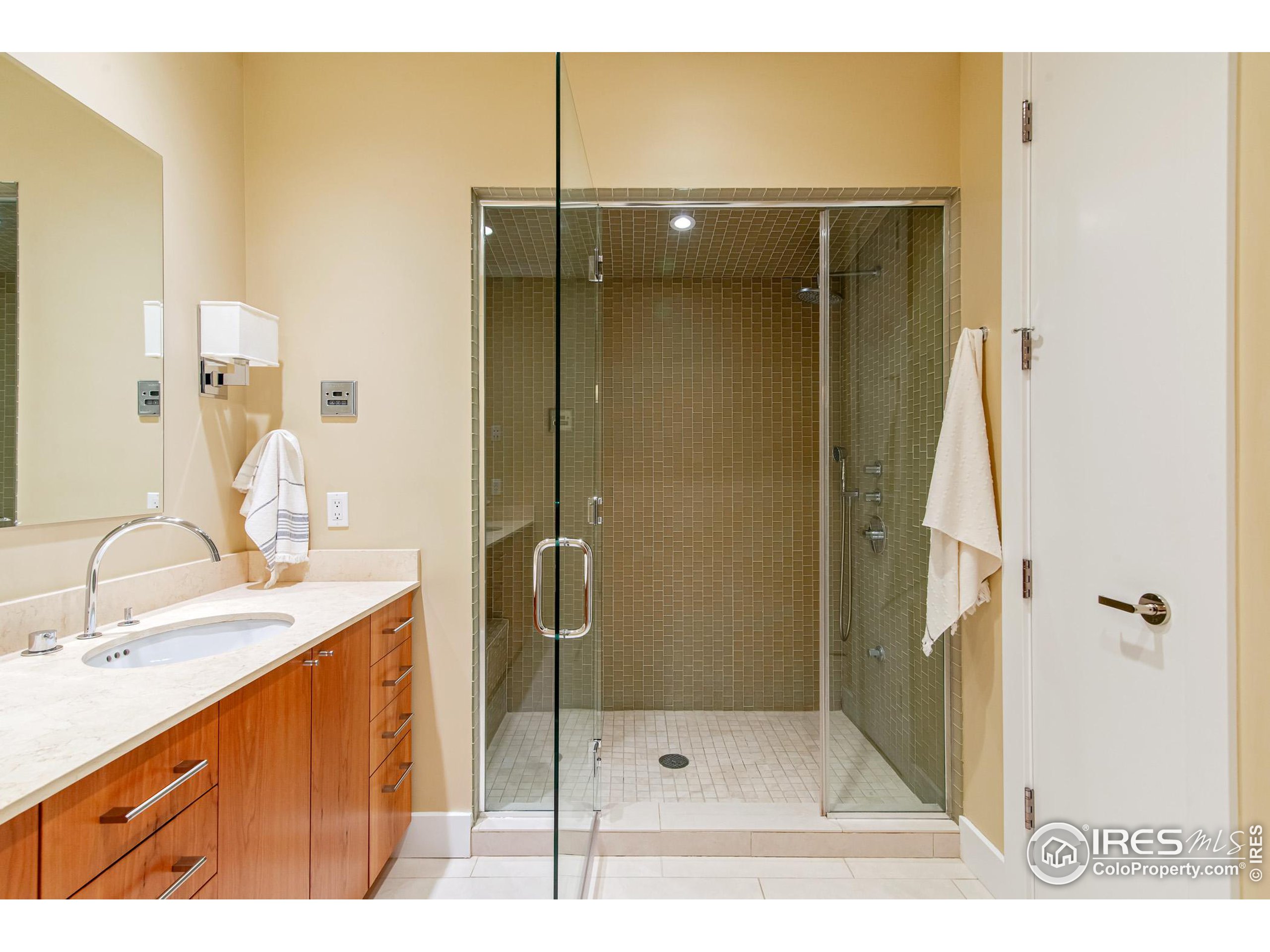 1155 Canyon Blvd Unit: 202