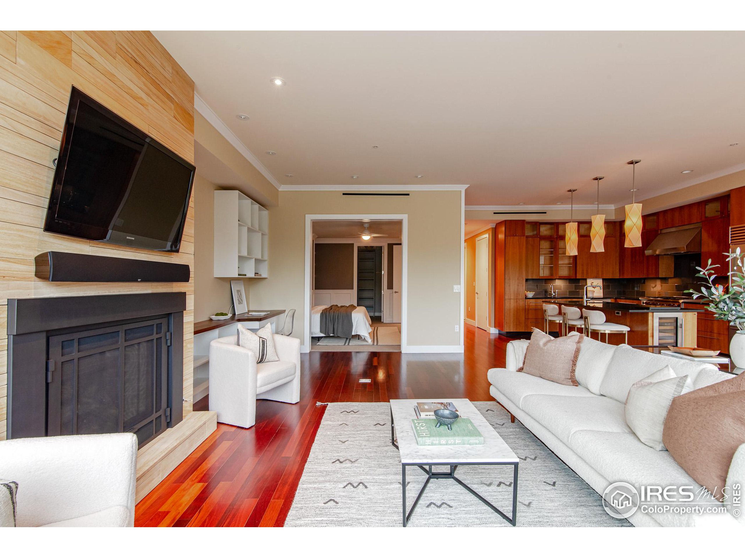 1155 Canyon Blvd Unit: 202