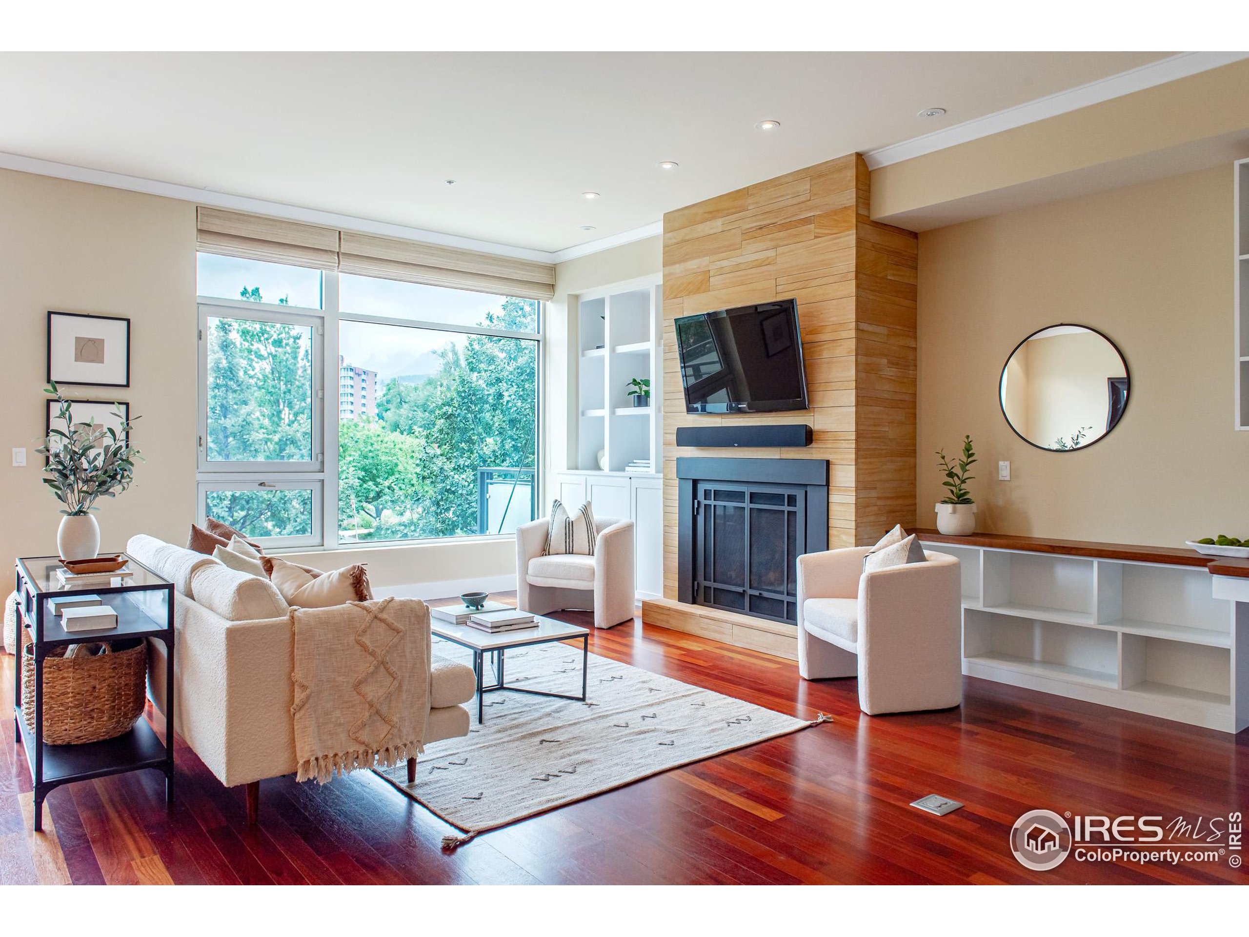 1155 Canyon Blvd Unit: 202