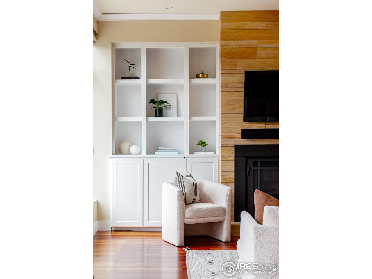 1155 Canyon Blvd Unit: 202