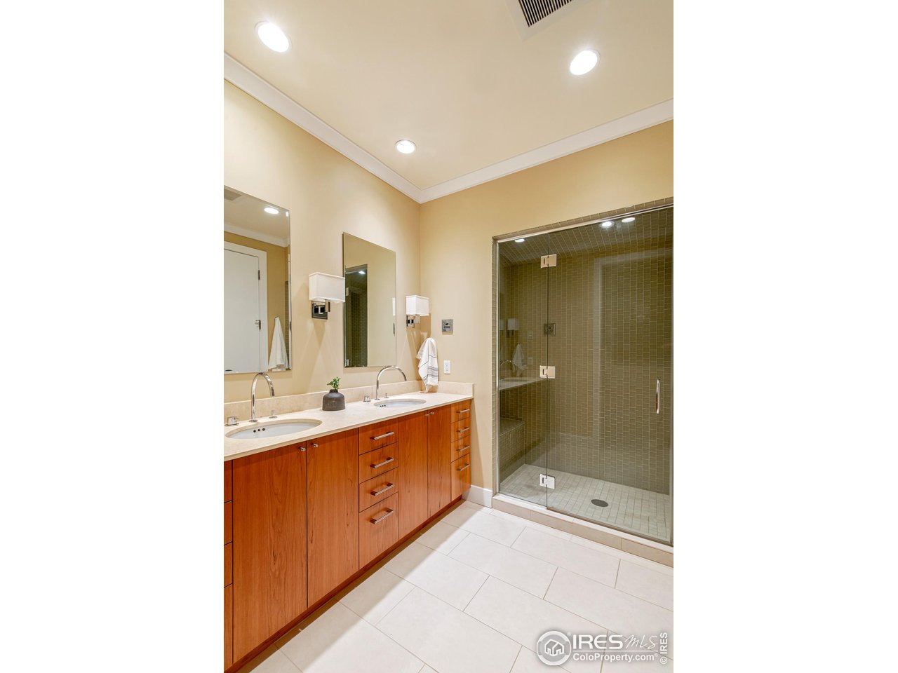 1155 Canyon Blvd Unit: 202