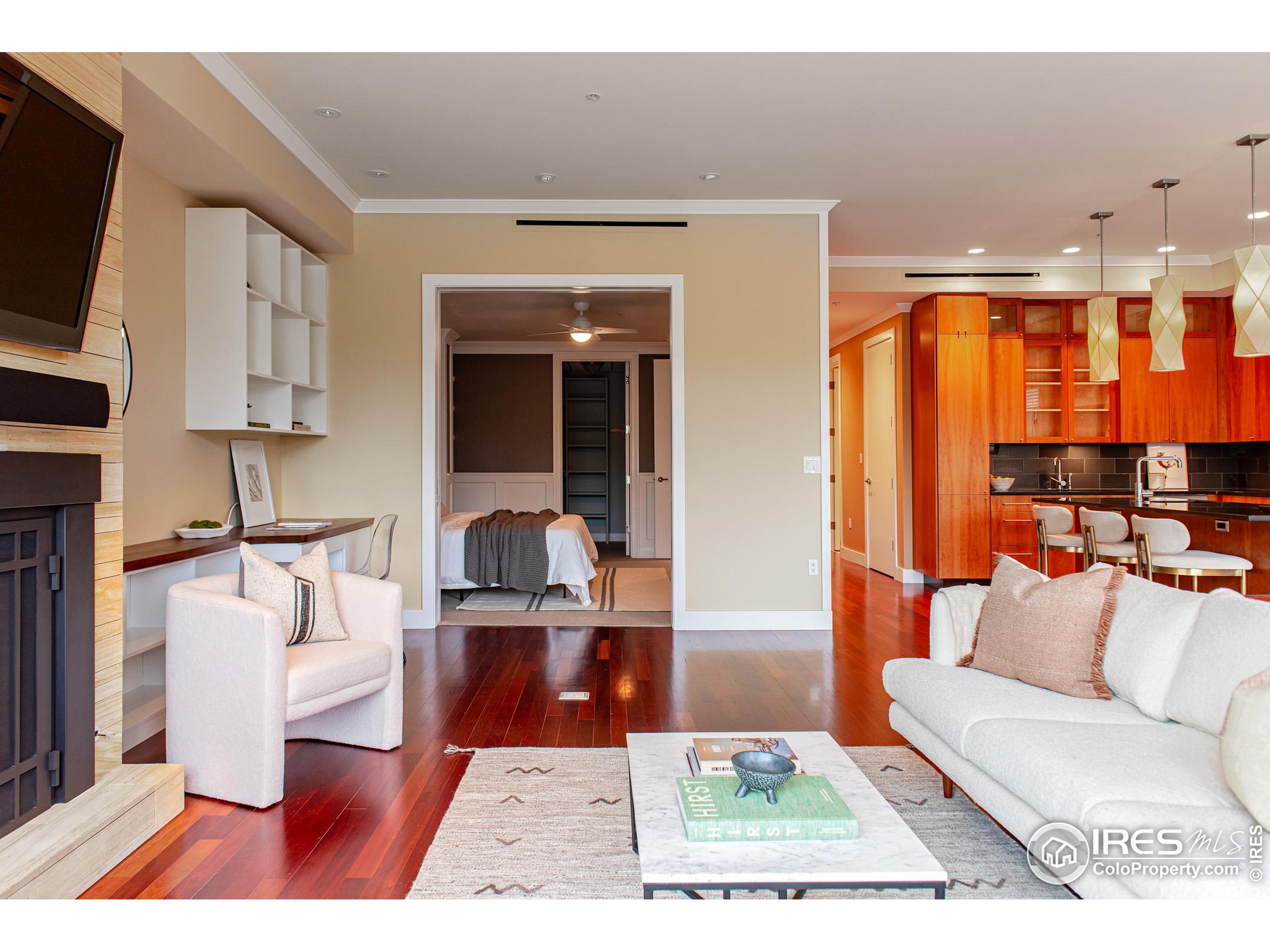 1155 Canyon Blvd Unit: 202