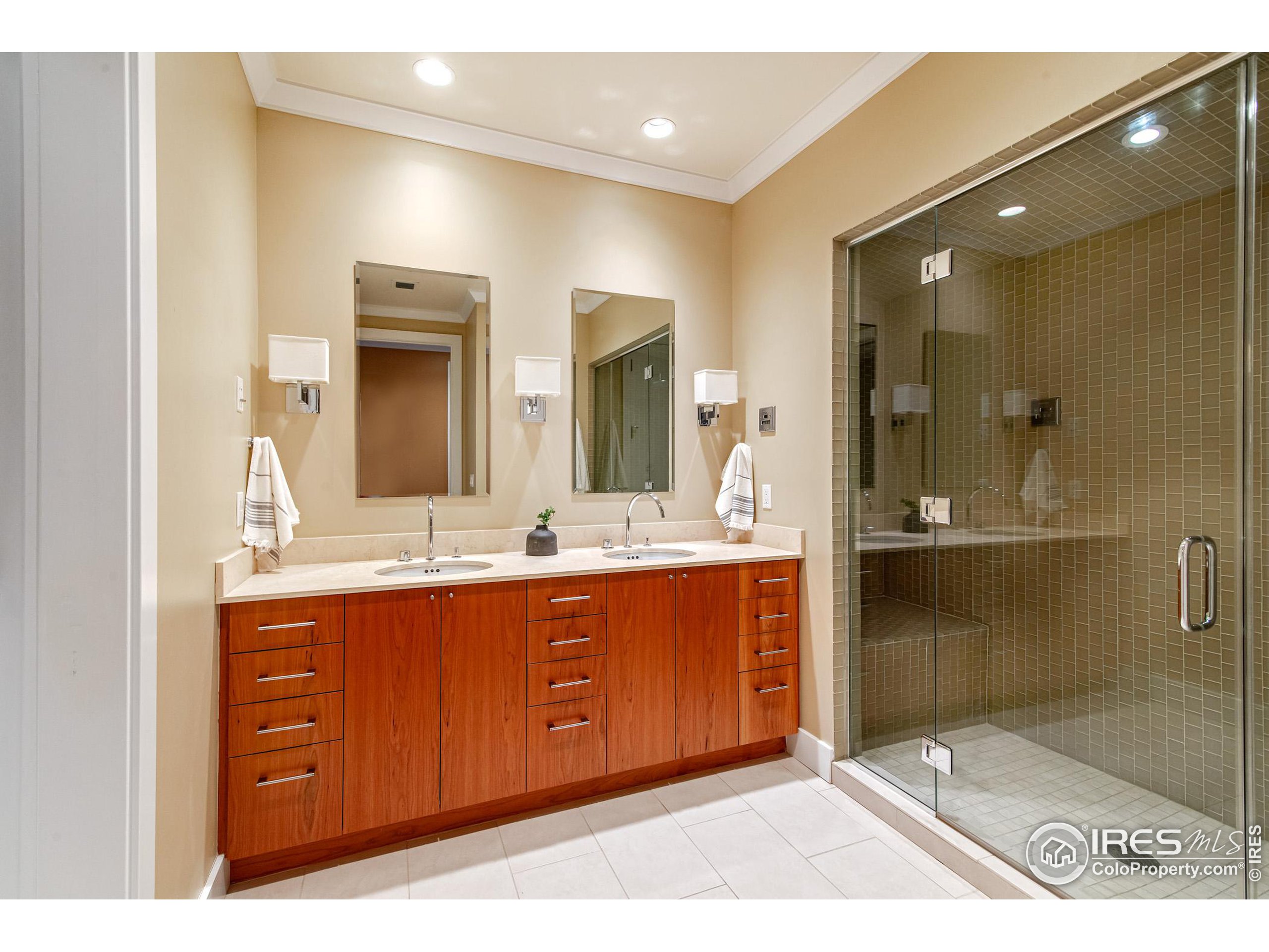 1155 Canyon Blvd Unit: 202