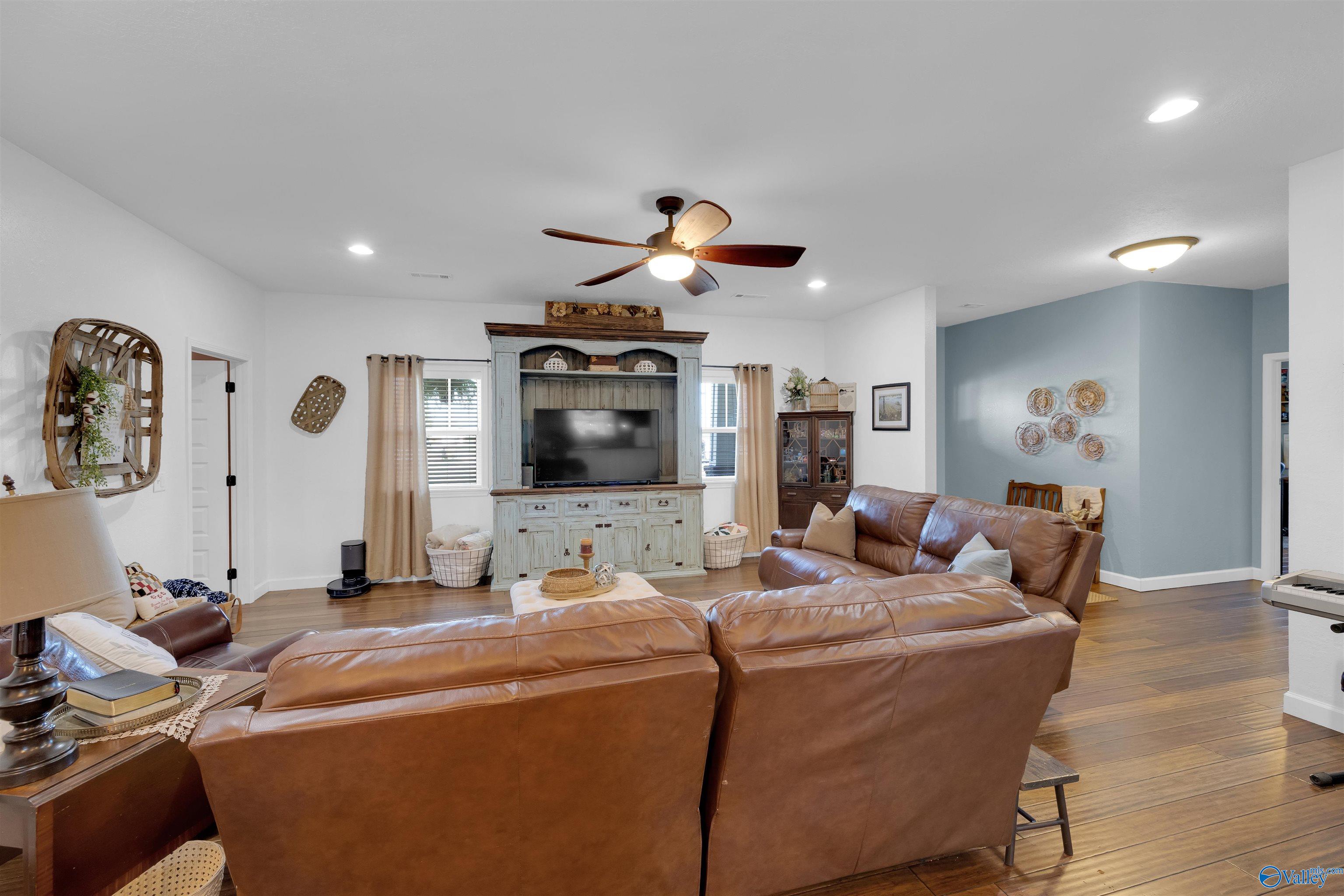1201 County Road 818