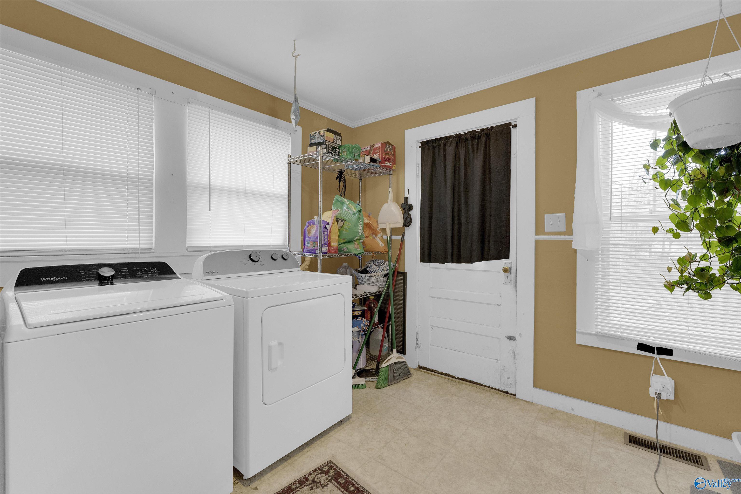 605 NW Forest Avenue NW