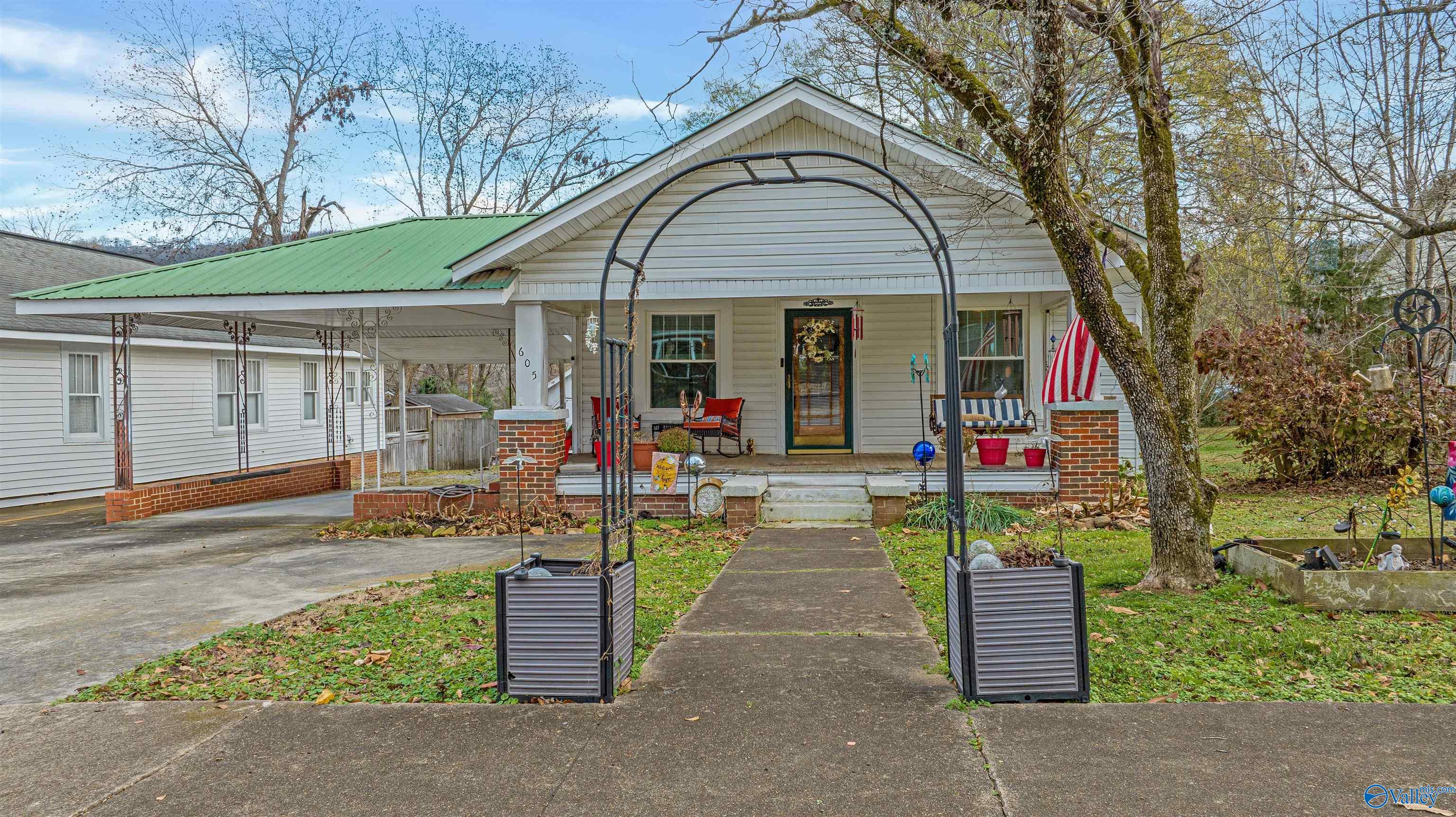 605 NW Forest Avenue NW