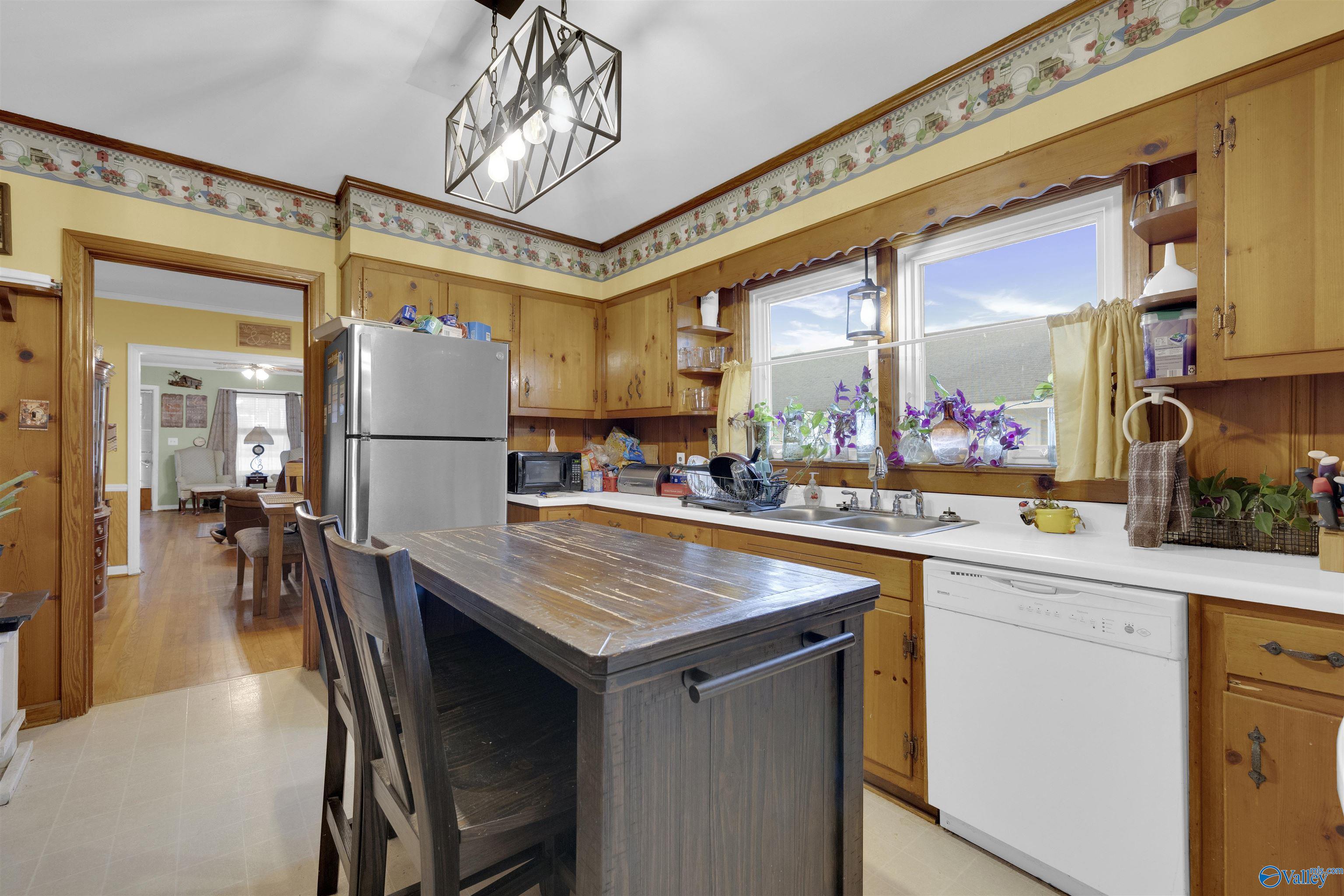 605 NW Forest Avenue NW