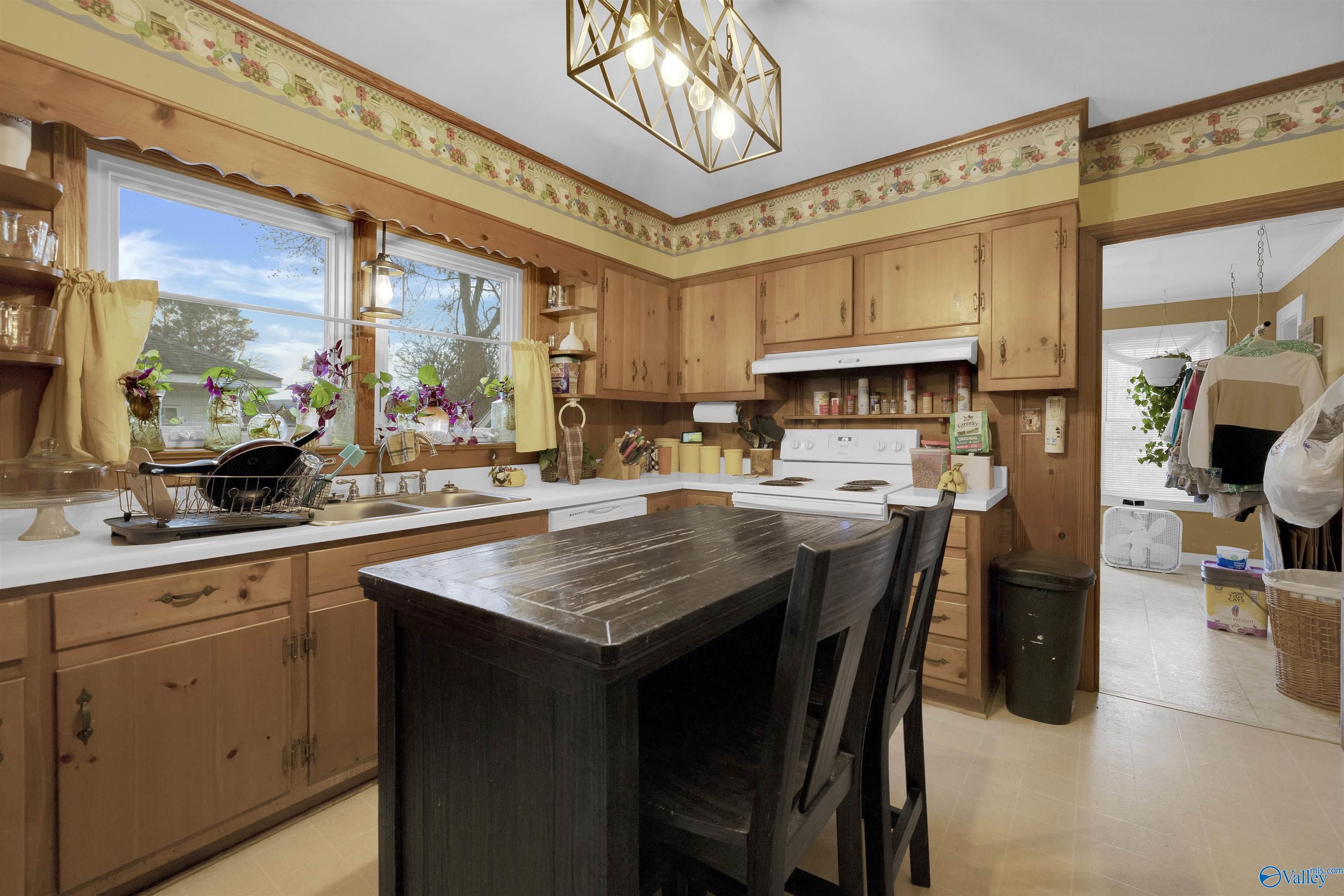 605 NW Forest Avenue NW