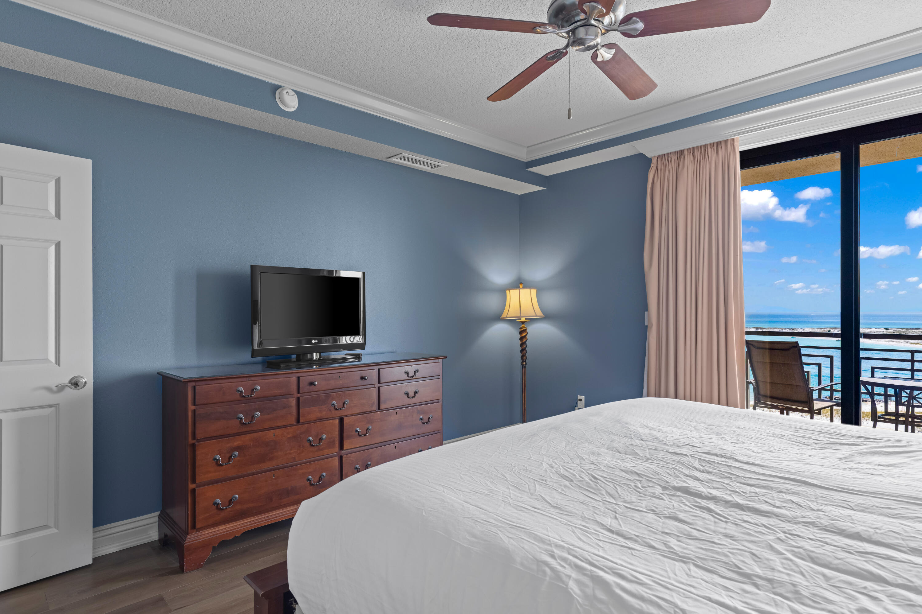 10 Harbor Boulevard, W625