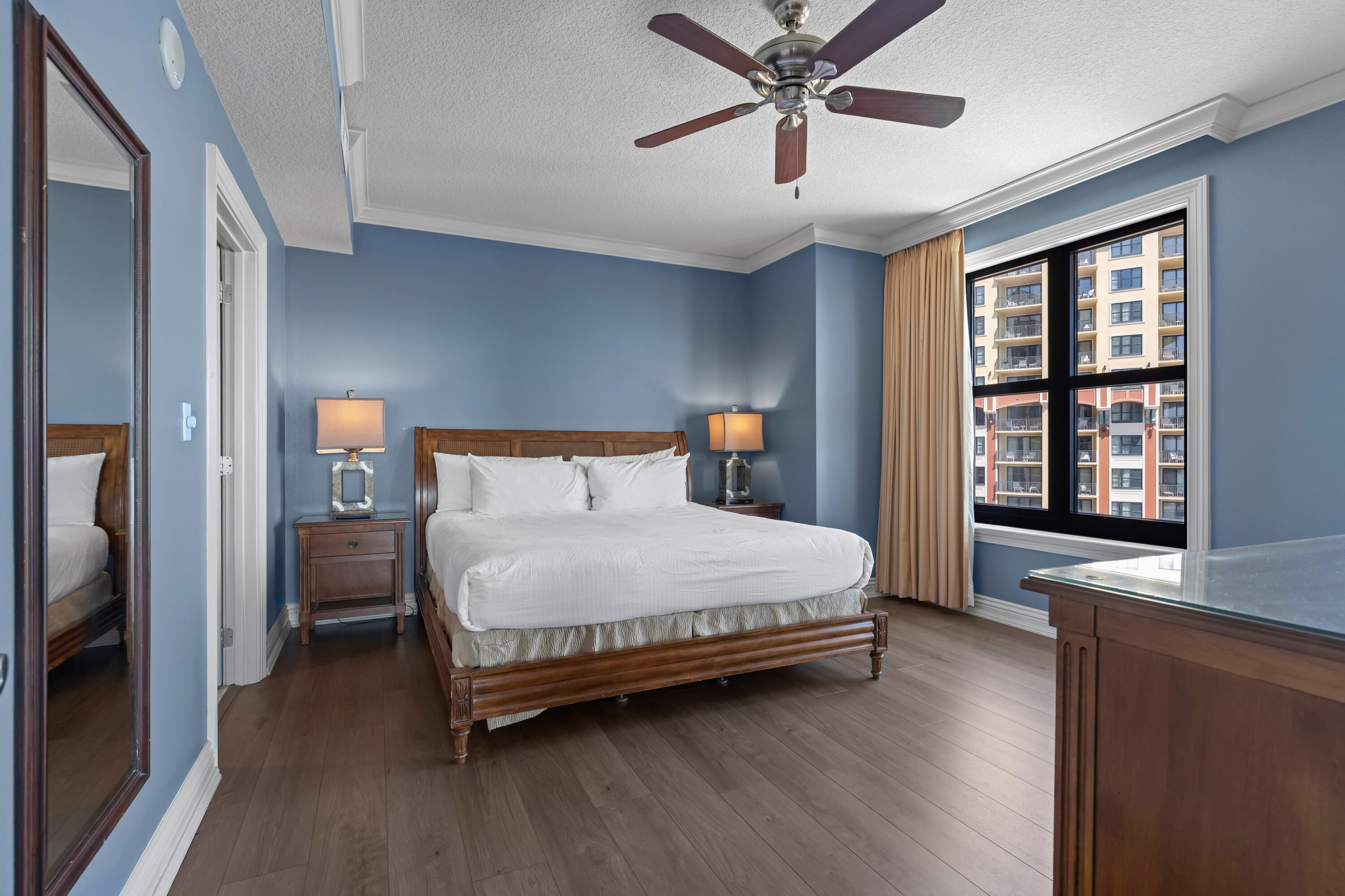 10 Harbor Boulevard, W625