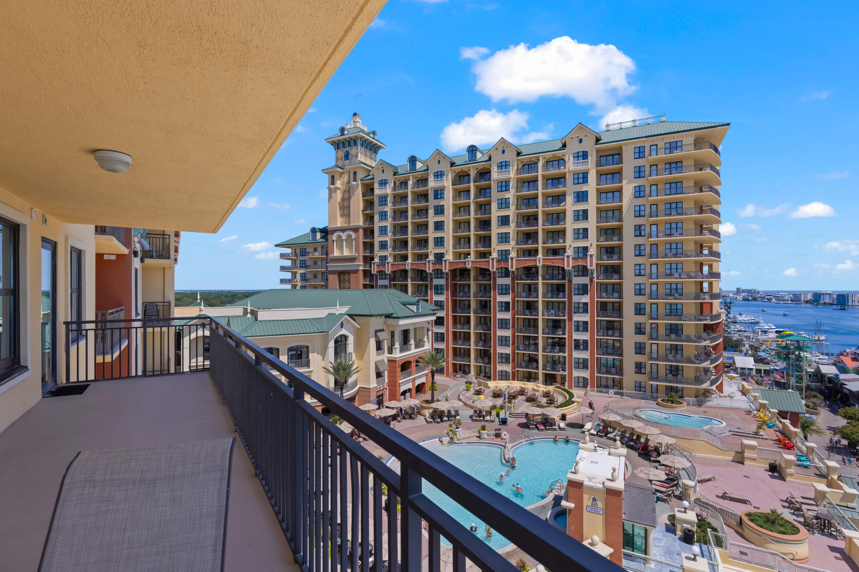 10 Harbor Boulevard, W625