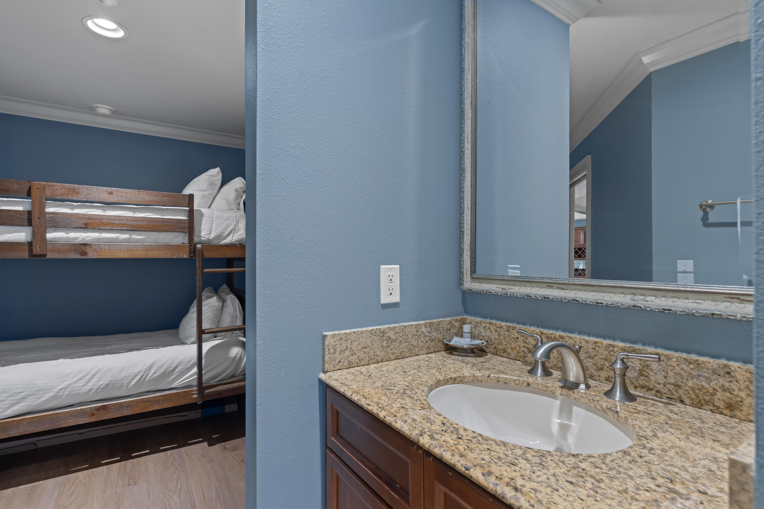 10 Harbor Boulevard, W625