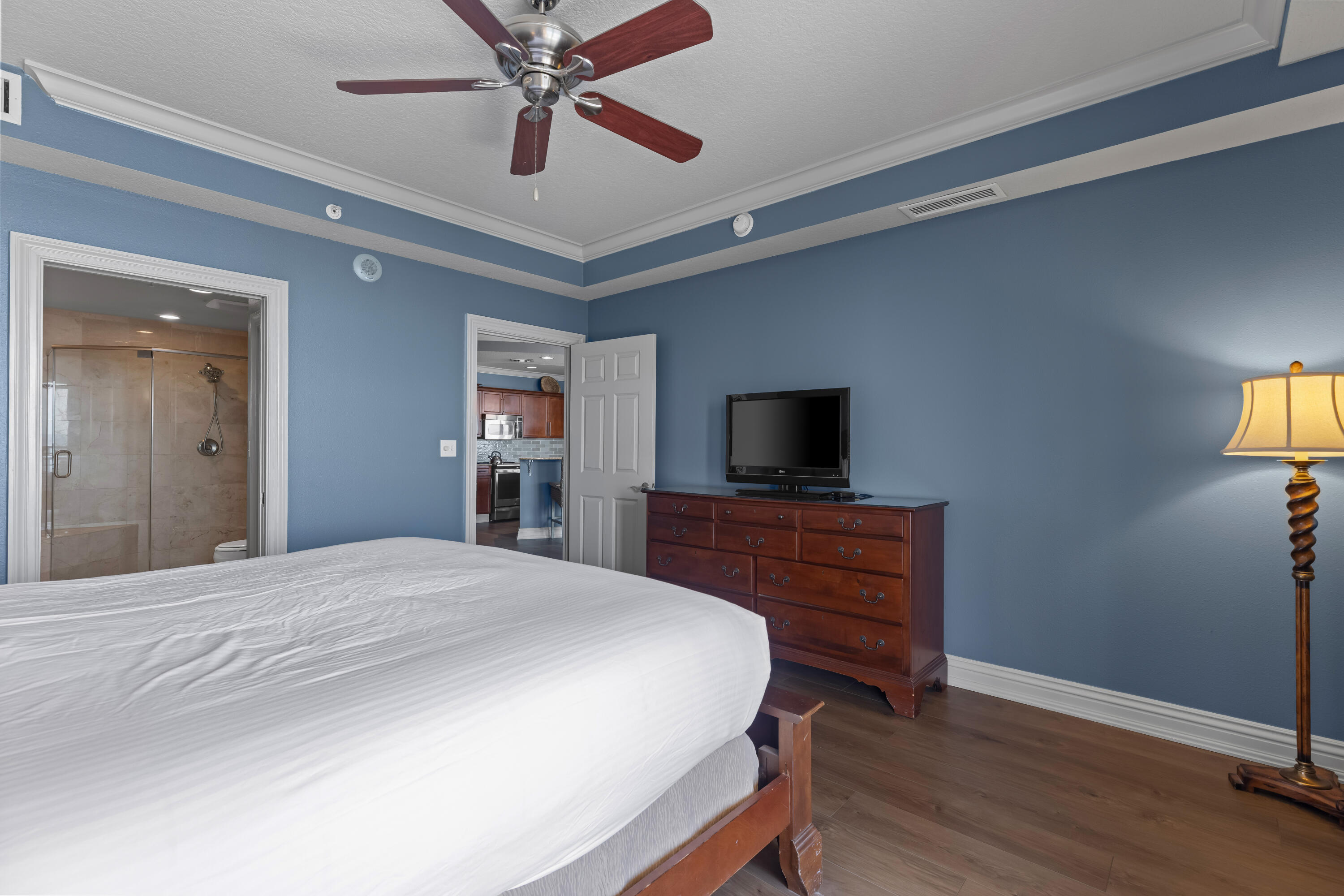 10 Harbor Boulevard, W625