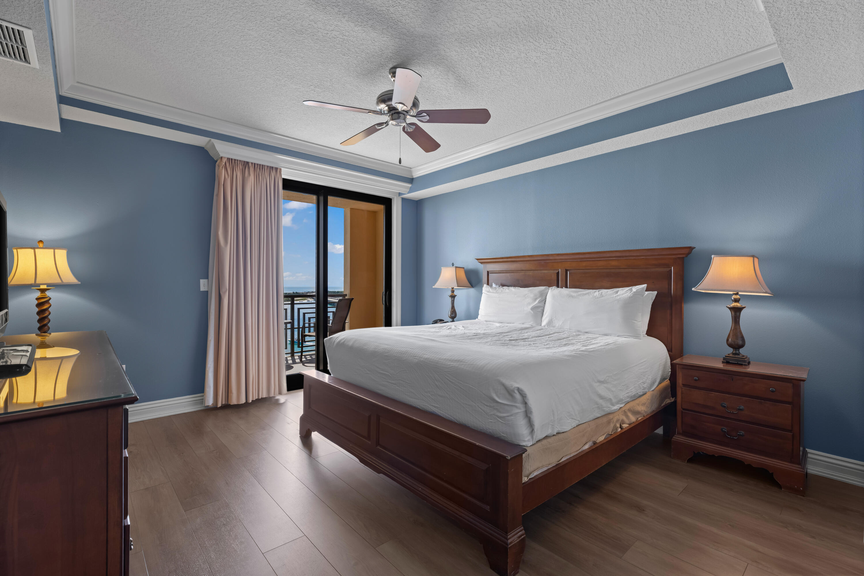 10 Harbor Boulevard, W625