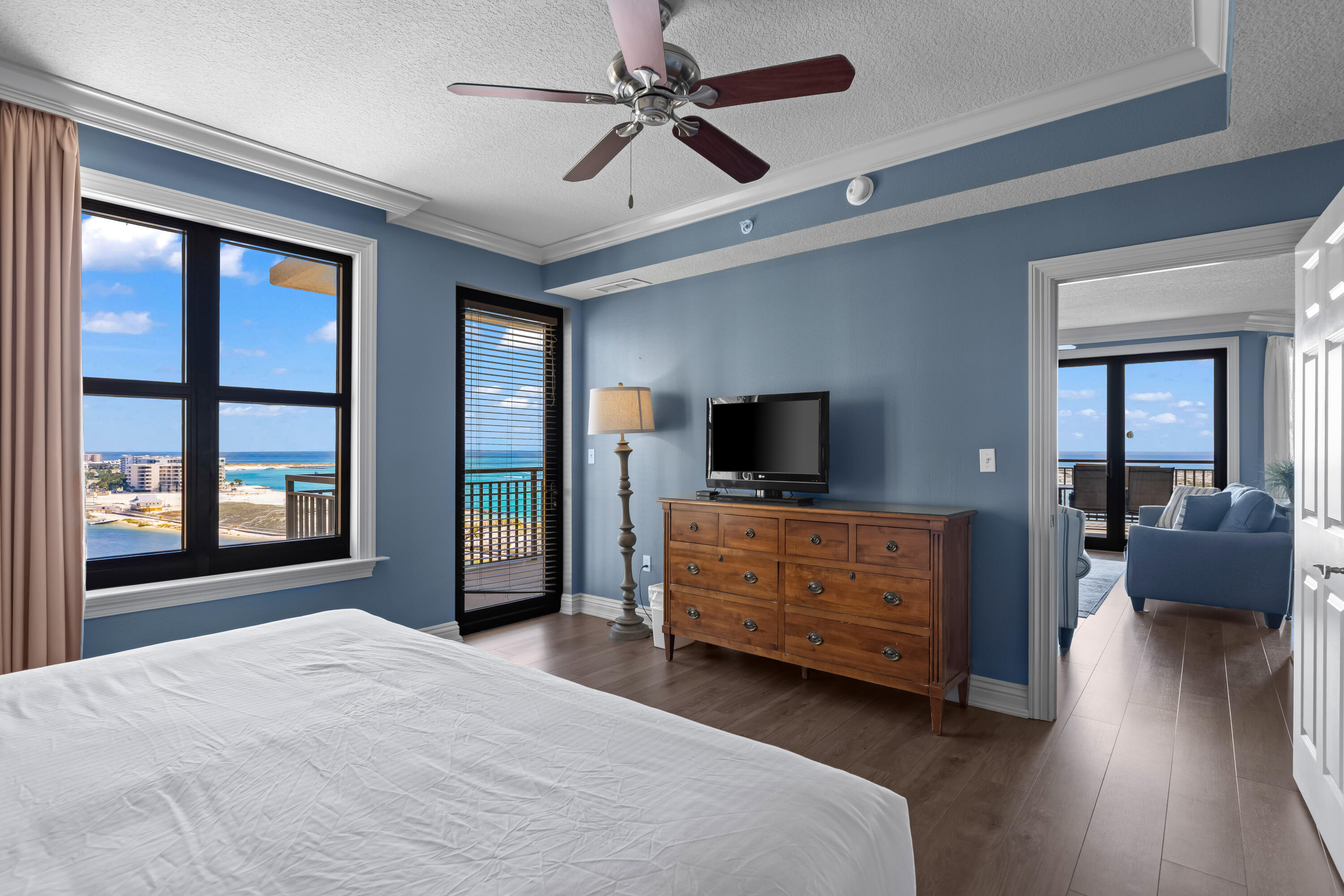 10 Harbor Boulevard, W625