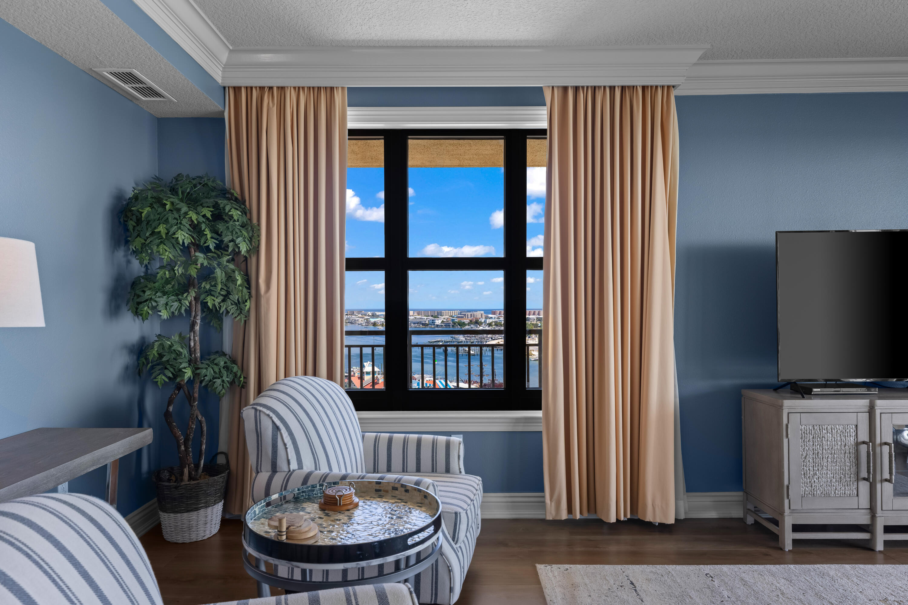10 Harbor Boulevard, W625
