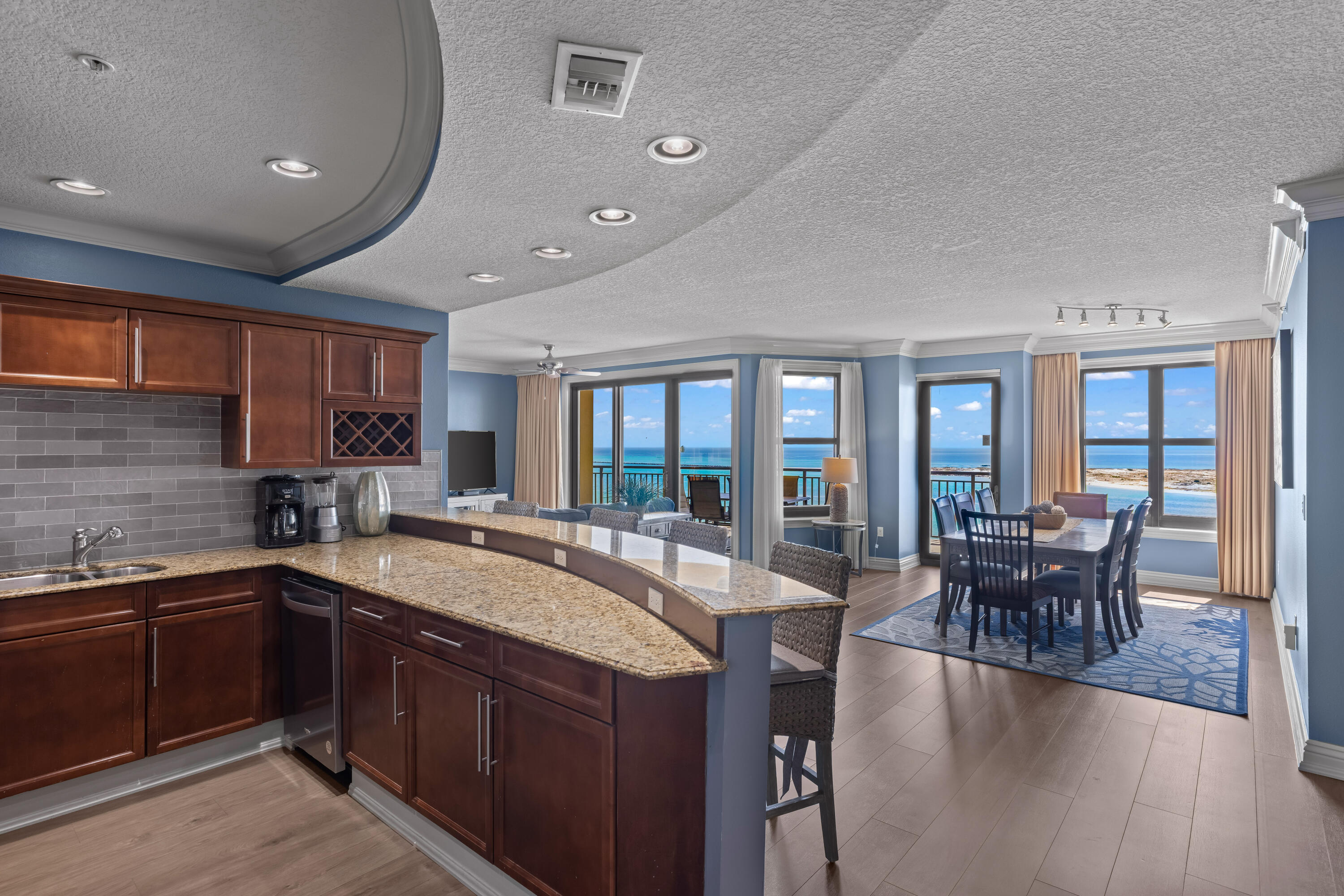 10 Harbor Boulevard, W625