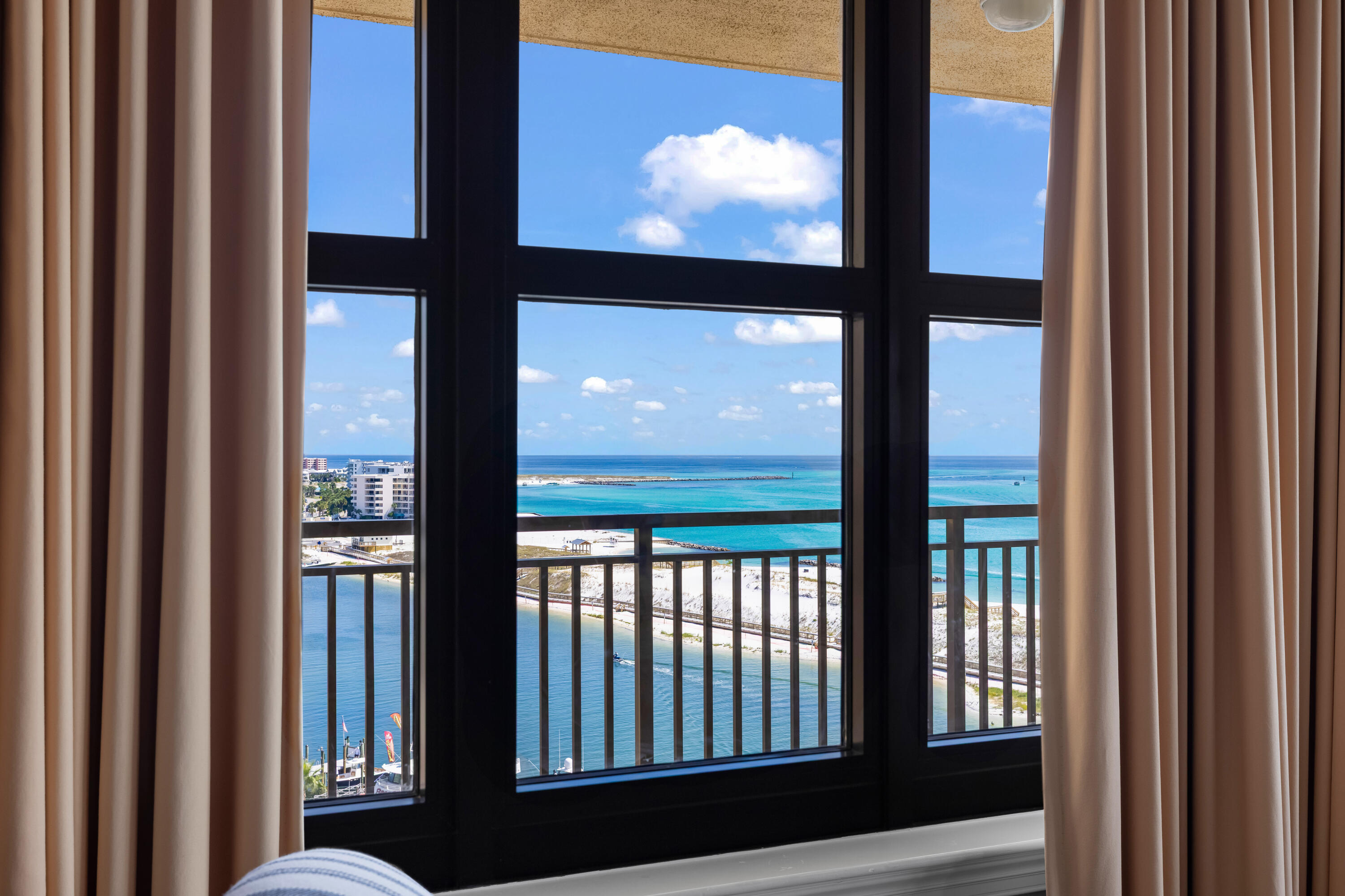 10 Harbor Boulevard, W625