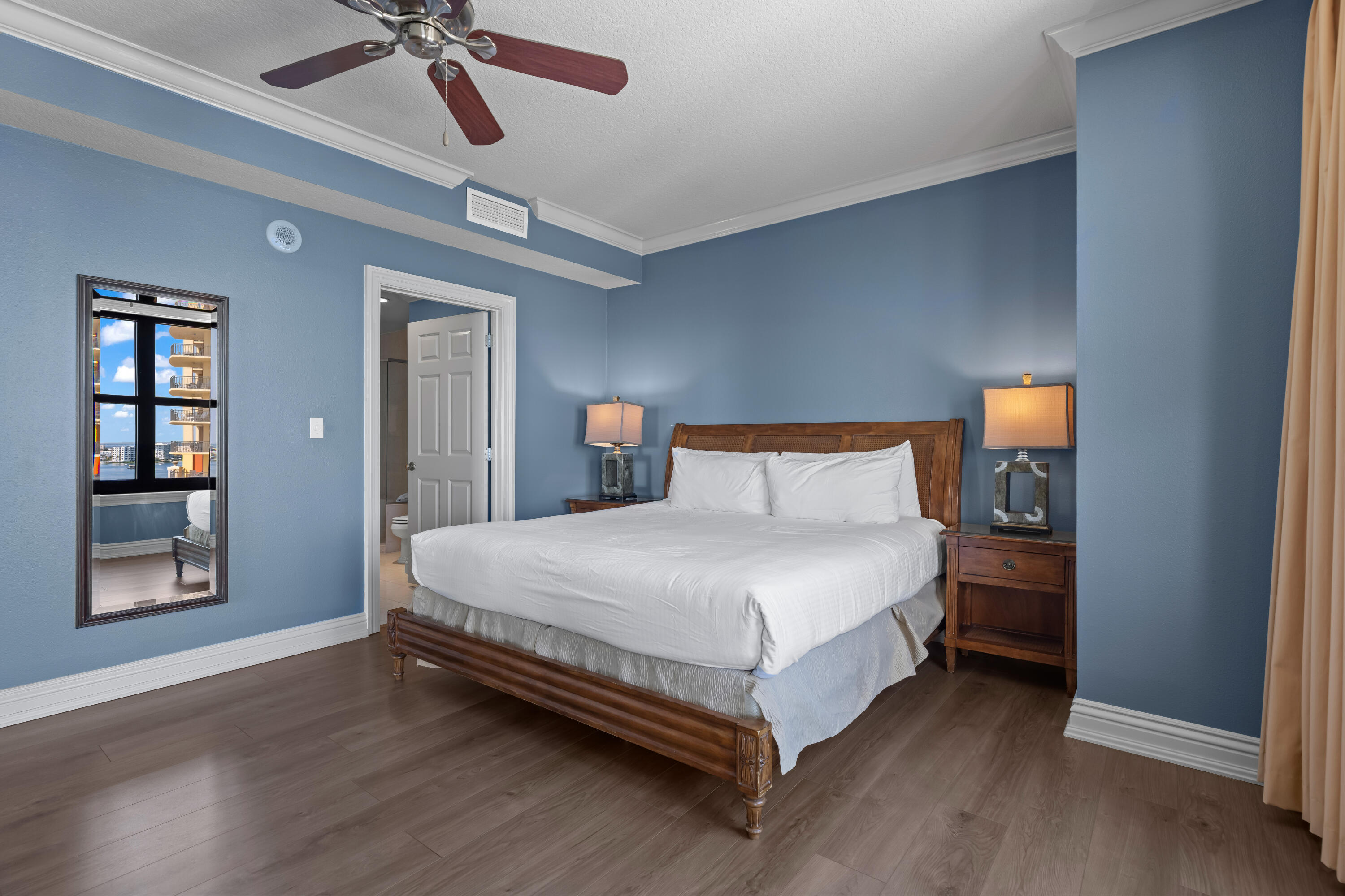 10 Harbor Boulevard, W625