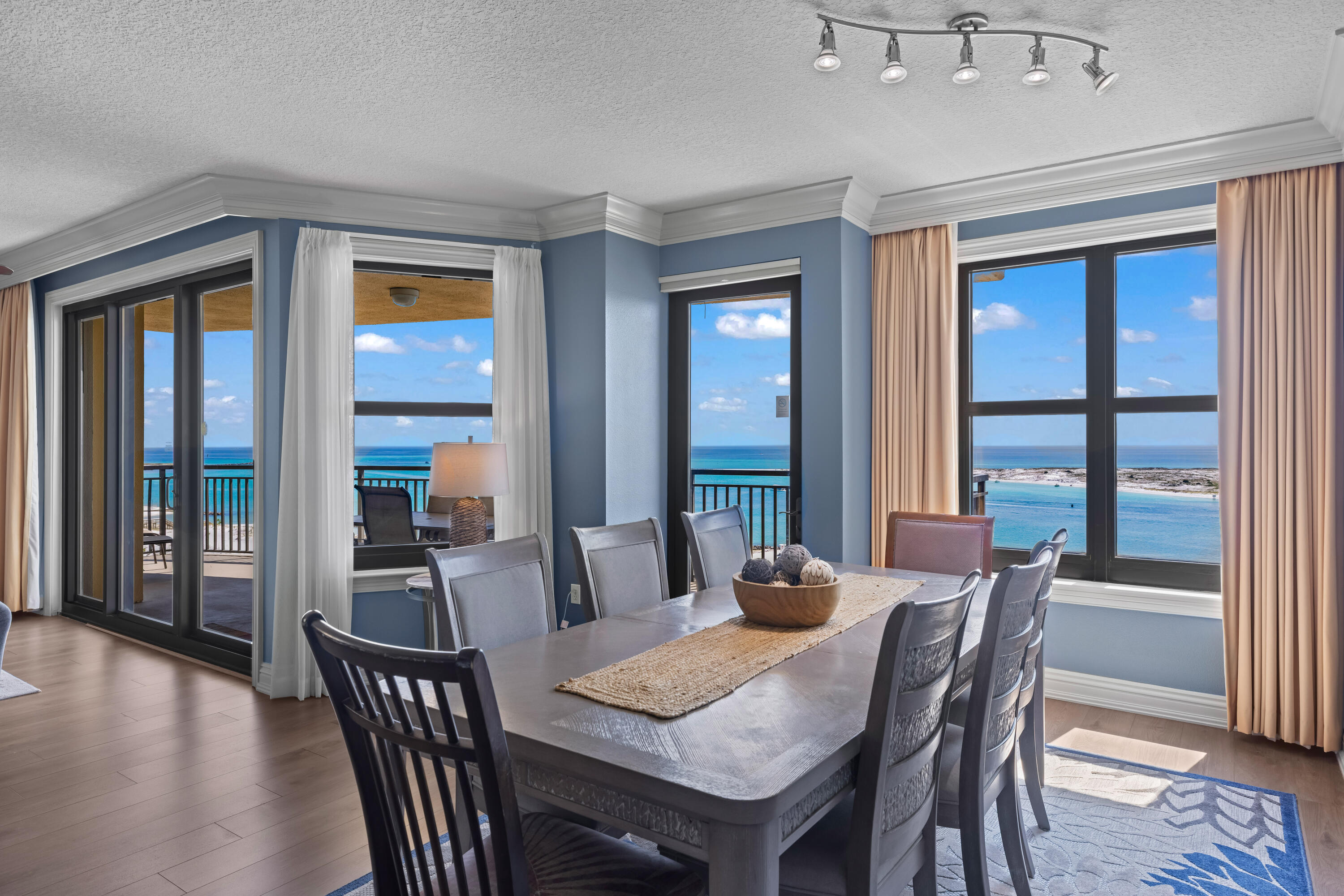 10 Harbor Boulevard, W625