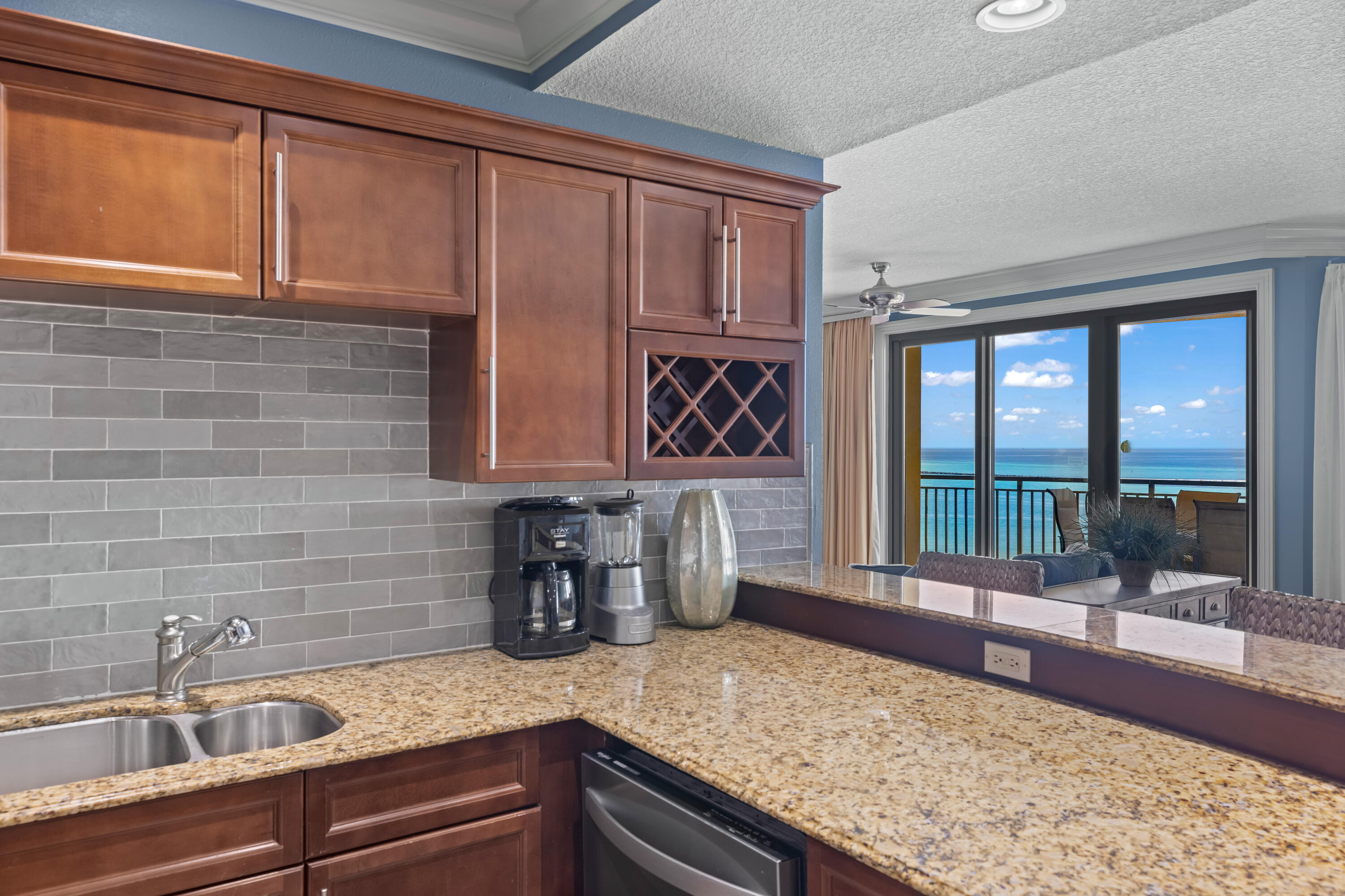 10 Harbor Boulevard, W625