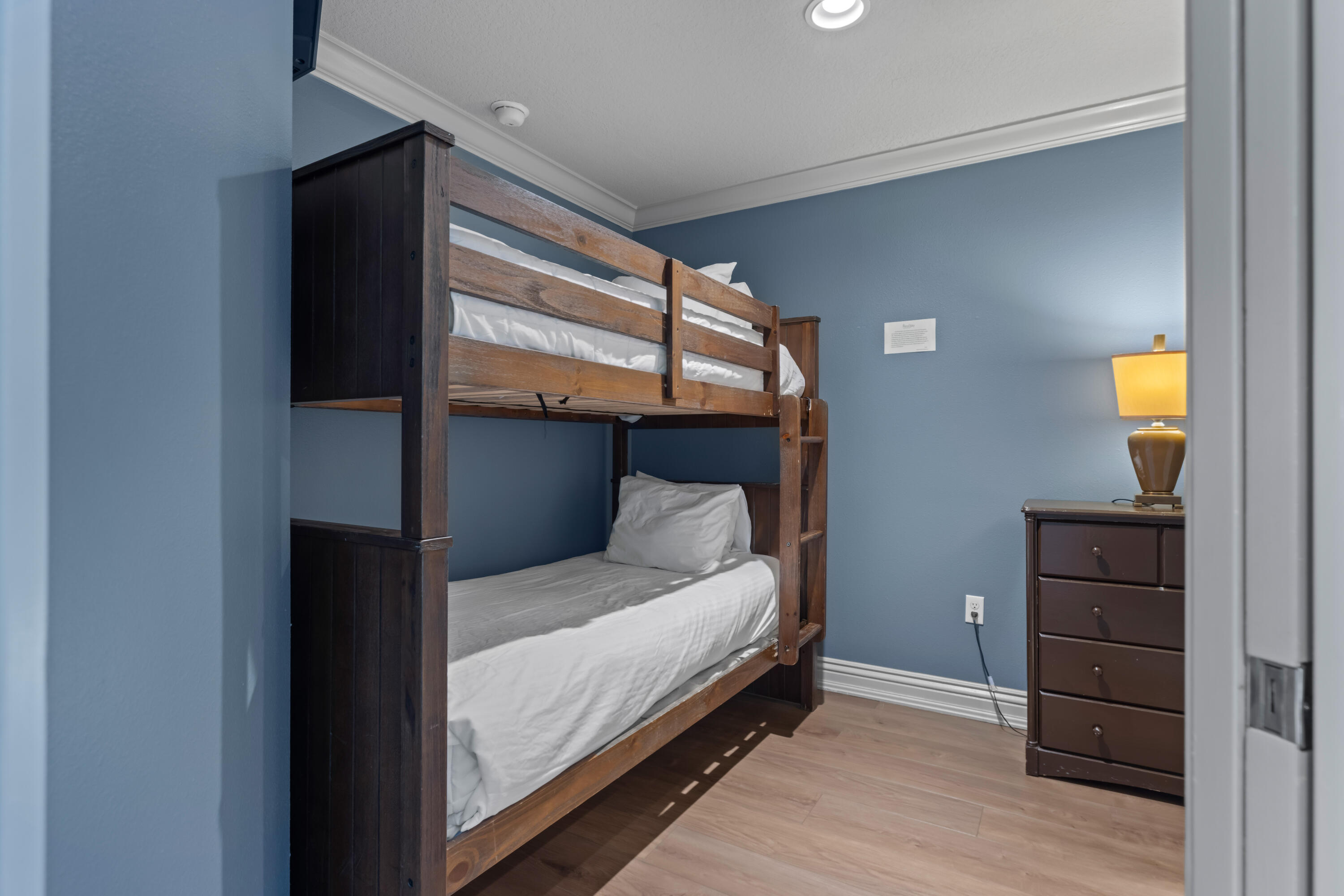 10 Harbor Boulevard, W625