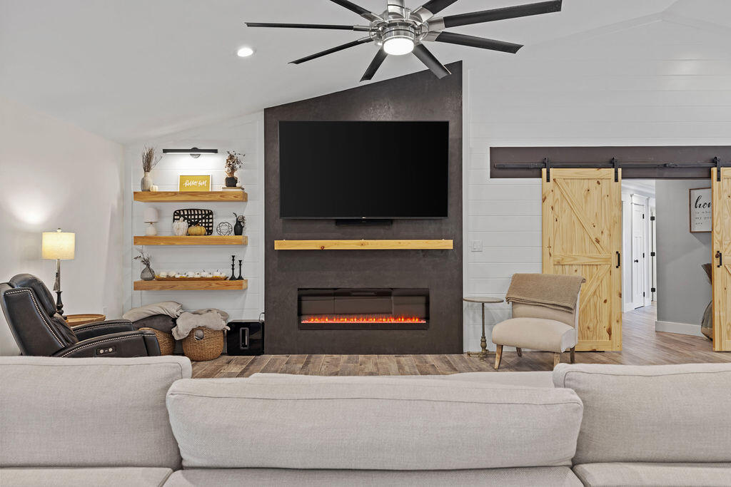 442 W Shipwreck Road