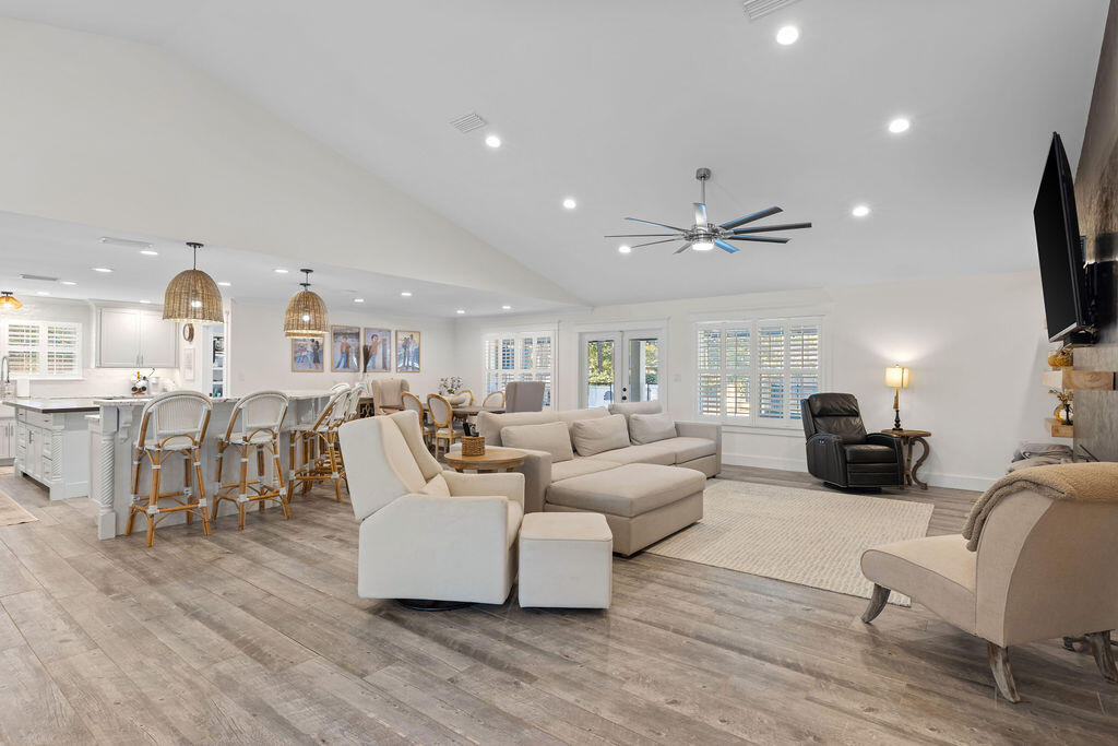 442 W Shipwreck Road