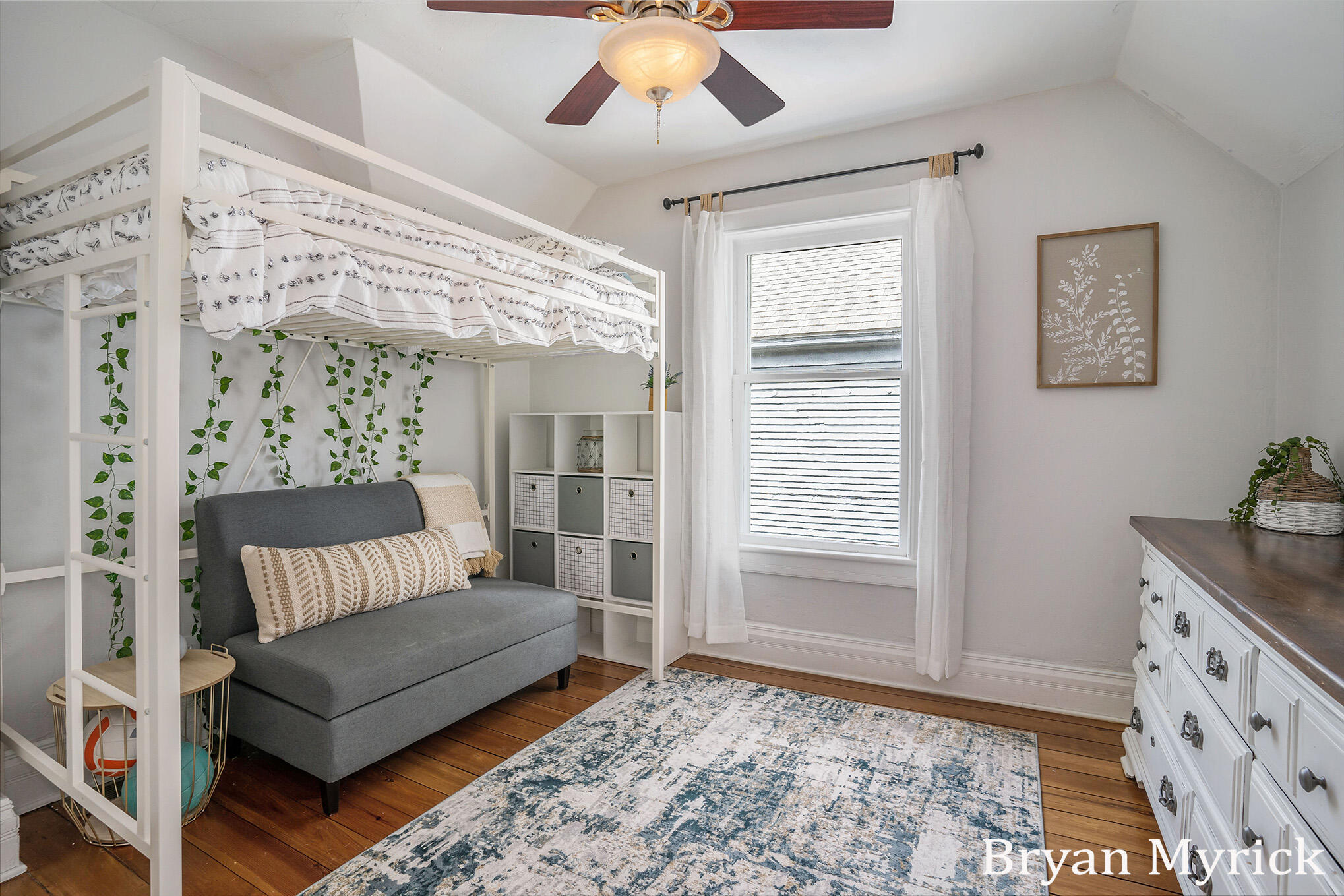 225 W 11th Street